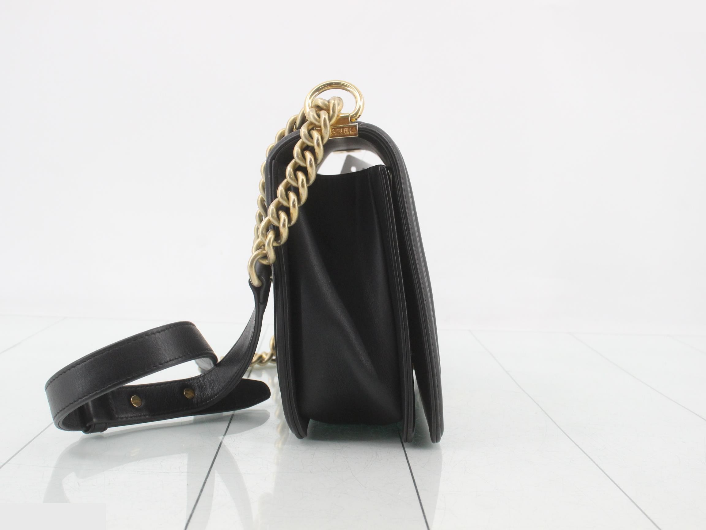 V-stitch Boy Chanel Chain Shoulder Bag — view 4