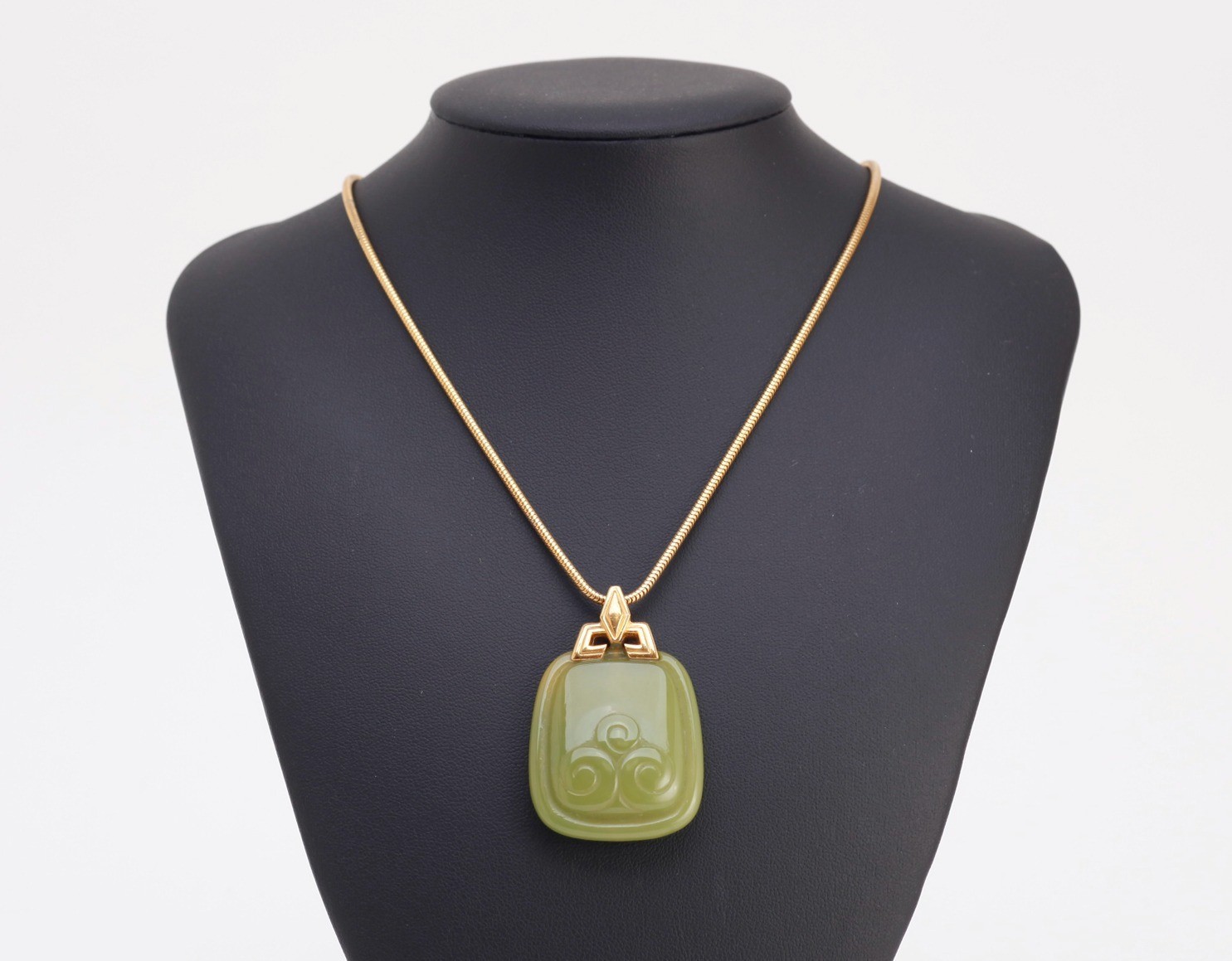 Other lines: precious metals, necklaces, pendants — view 2