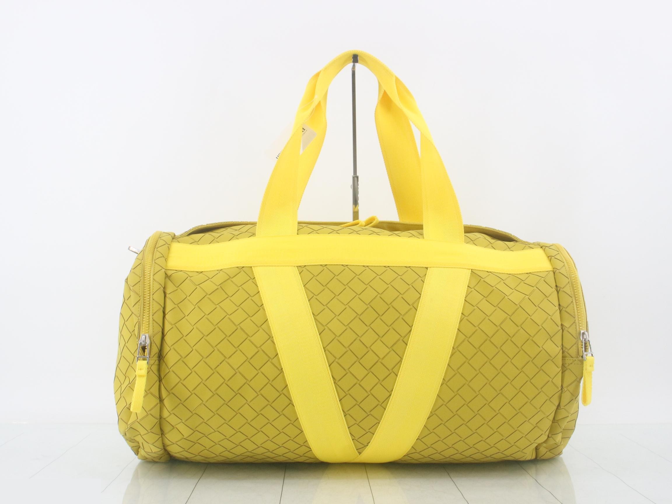 Maxi Intrecciato Boston Bag, Rubber/Leather, Yellow — view 2