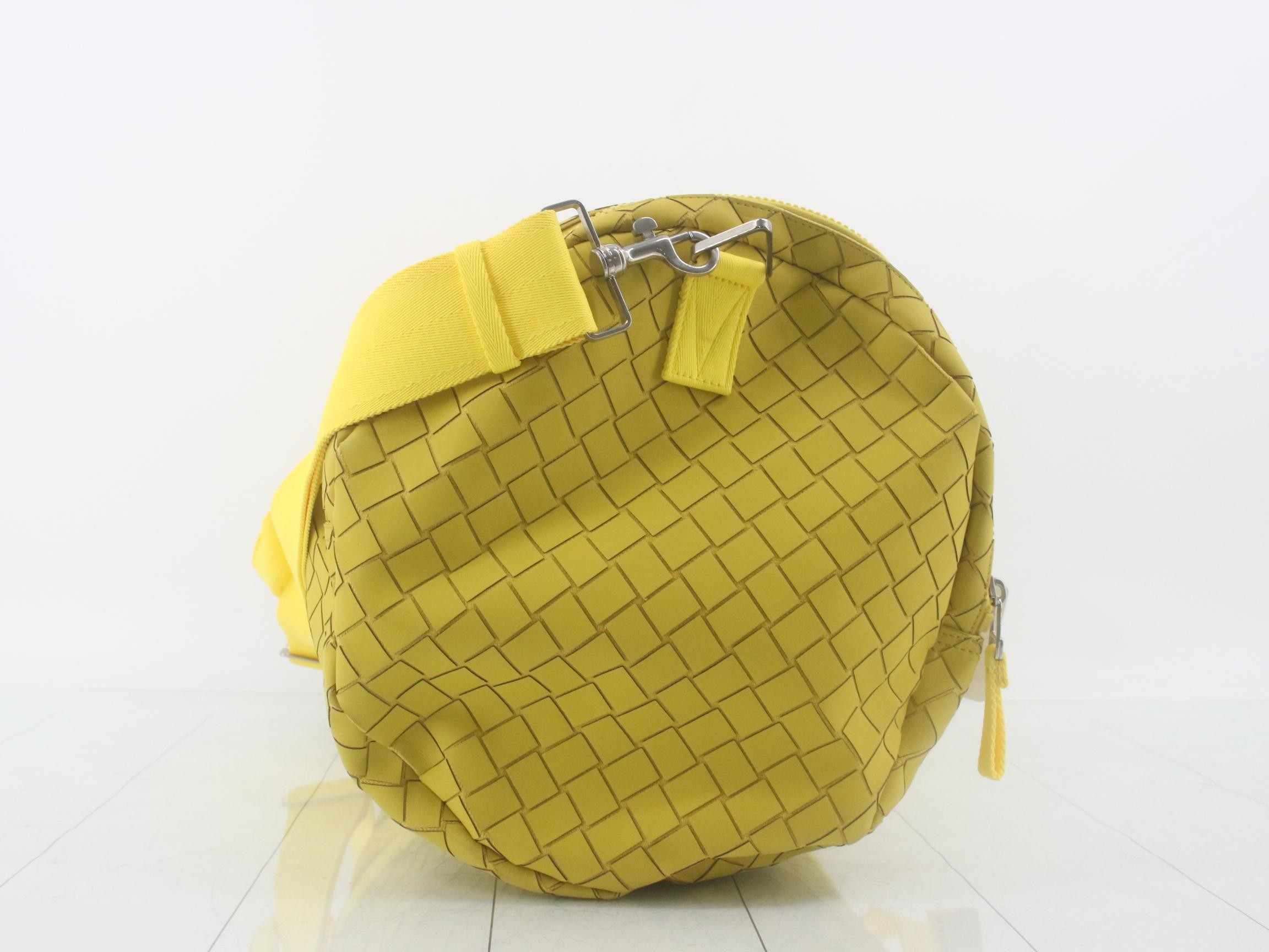 Maxi Intrecciato Boston Bag, Rubber/Leather, Yellow — view 3