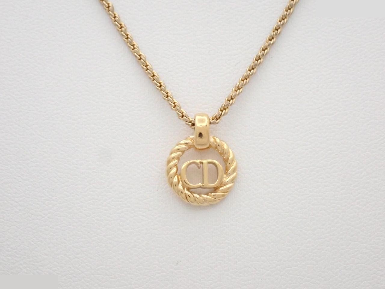 Other lines: Precious metals, necklaces, pendants, chain approximately 44cm