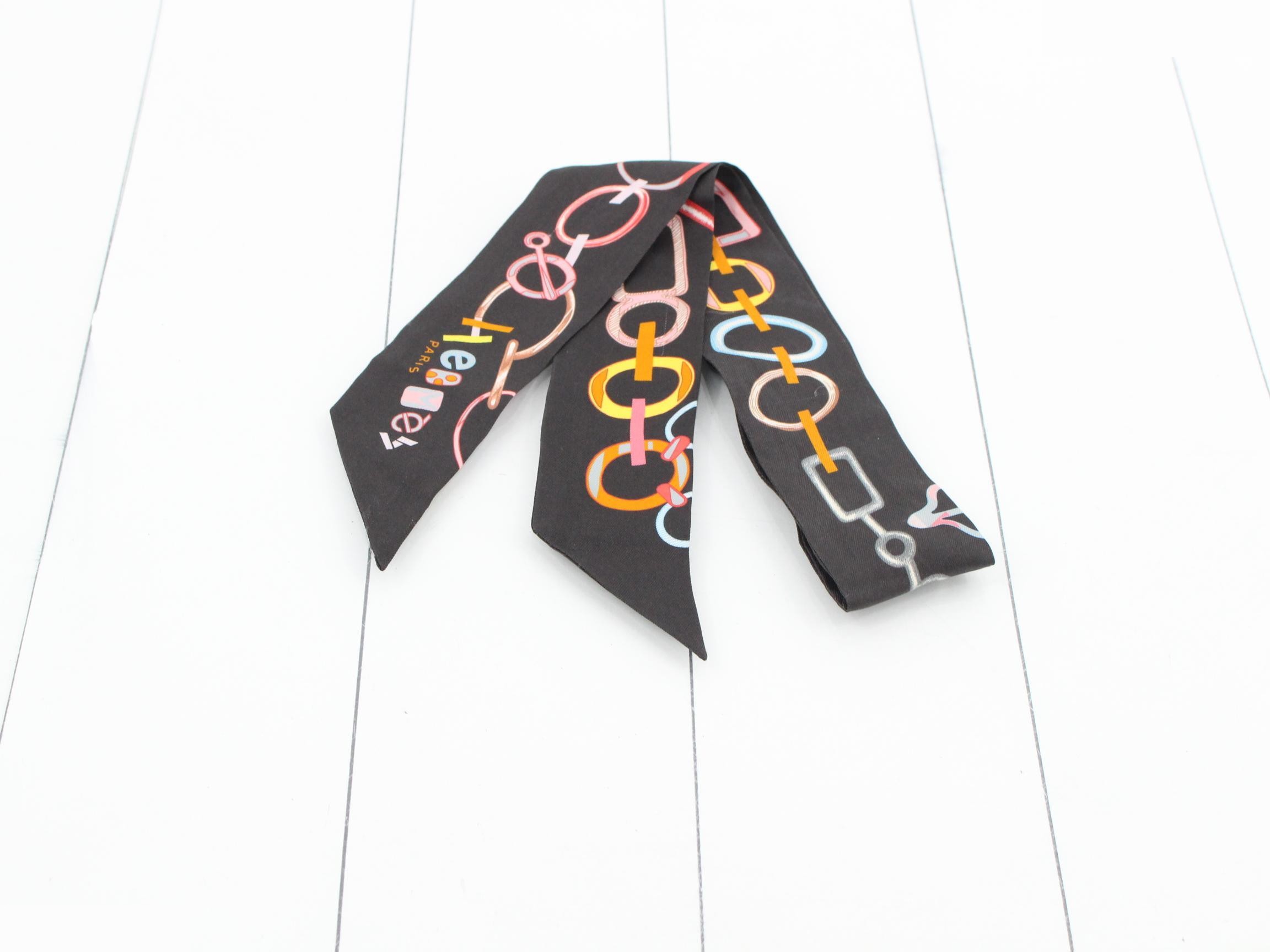 scarf — view 2