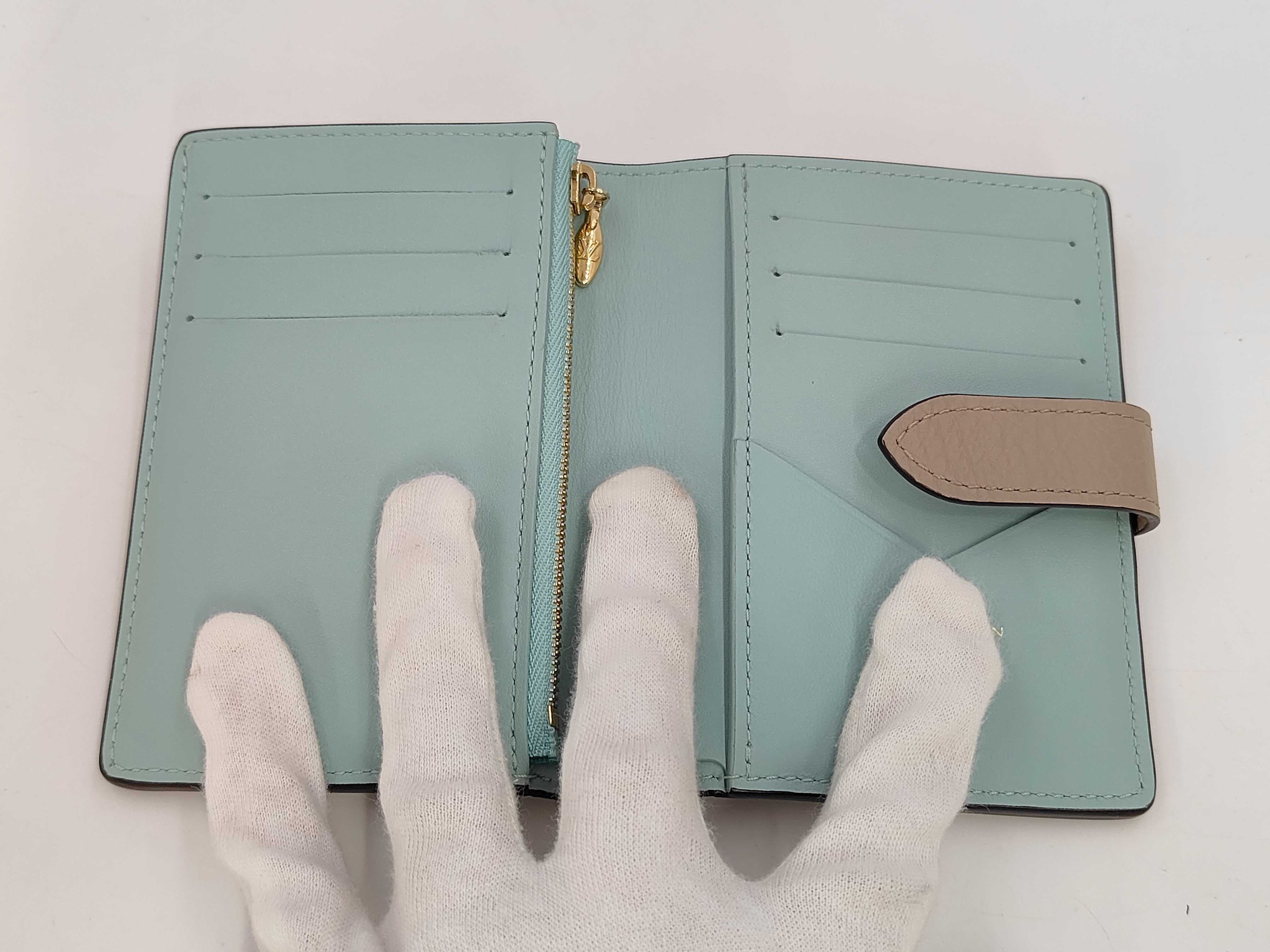 Wallet — view 4