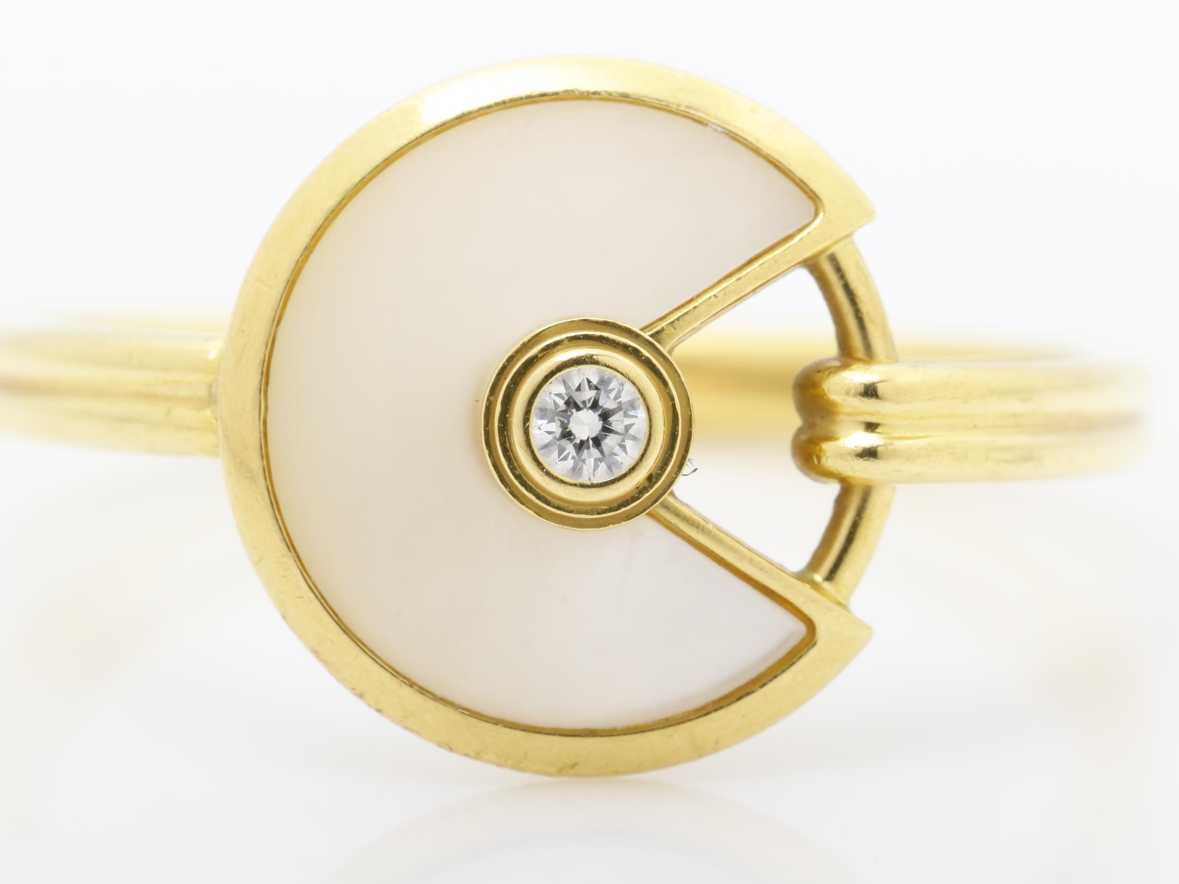Ring, 750YG, shell, diamond, 3.3g, #56 stamped. — view 2