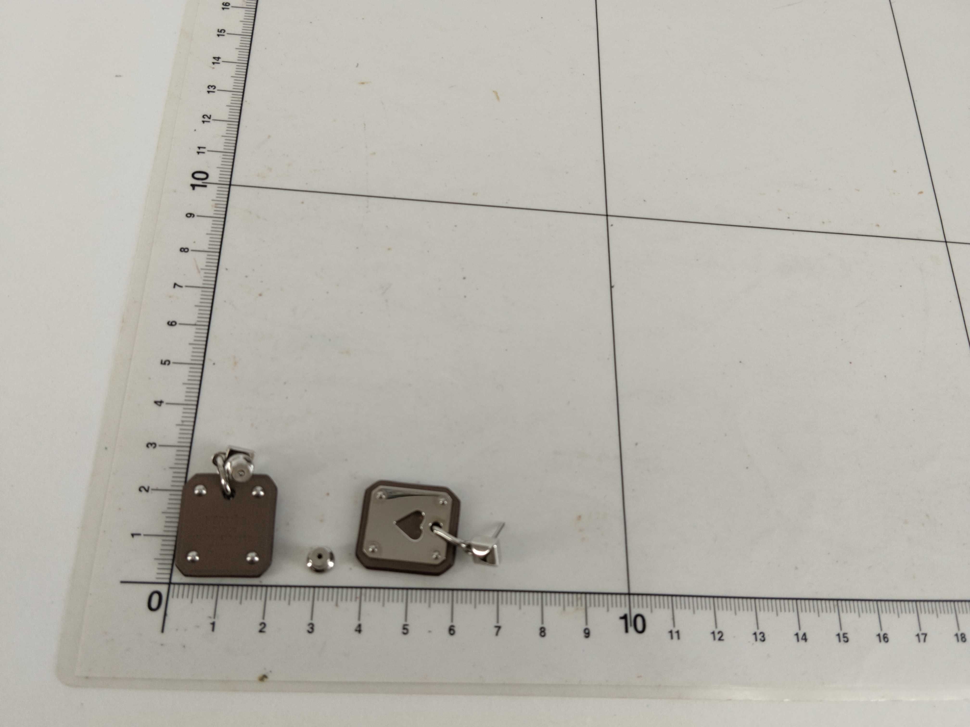 As de Coeur PM Z stamp heart motif earrings — view 10