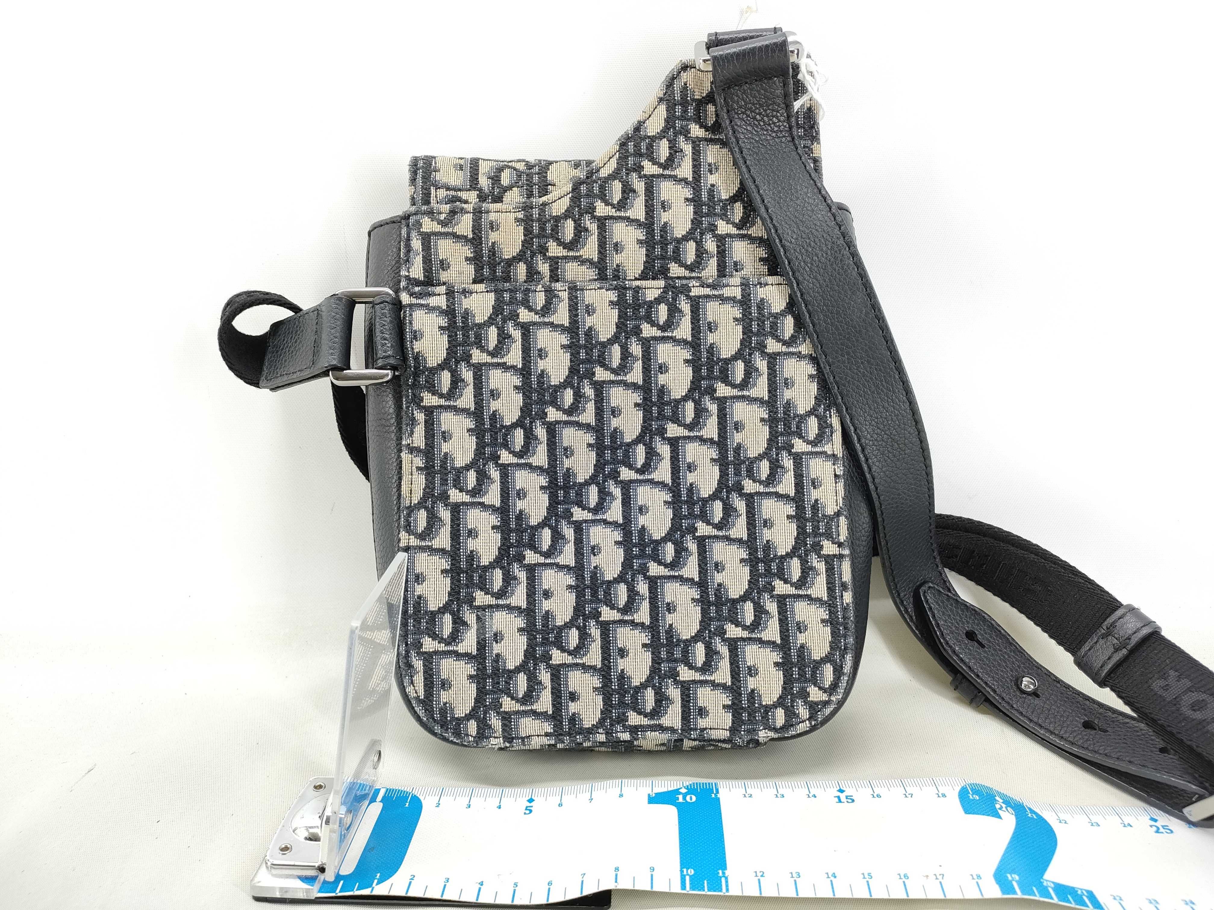 Trotter DU-Christian Oblique Saddle Canvas Shoulder Bag — view 2