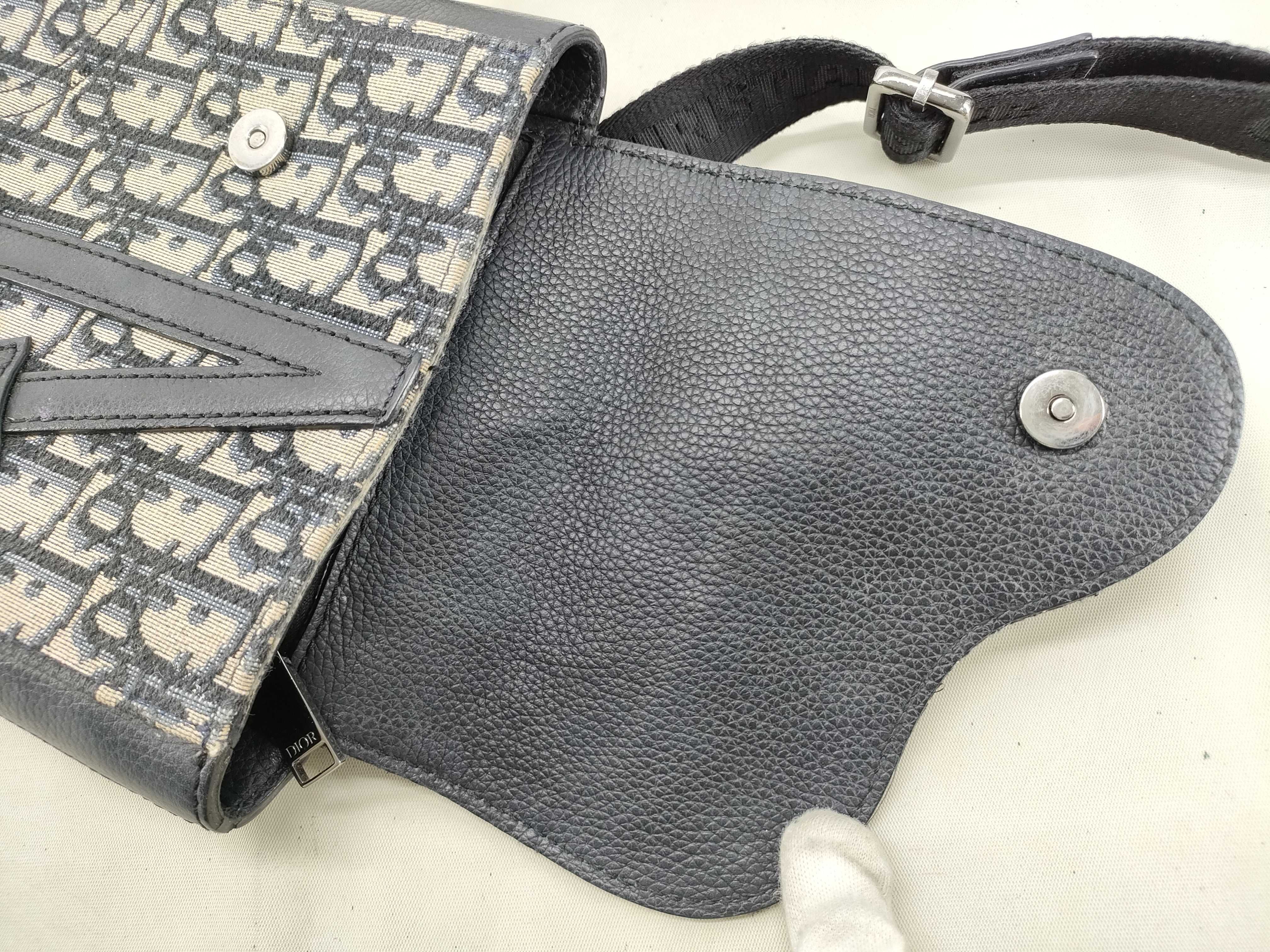 Trotter DU-Christian Oblique Saddle Canvas Shoulder Bag — view 8