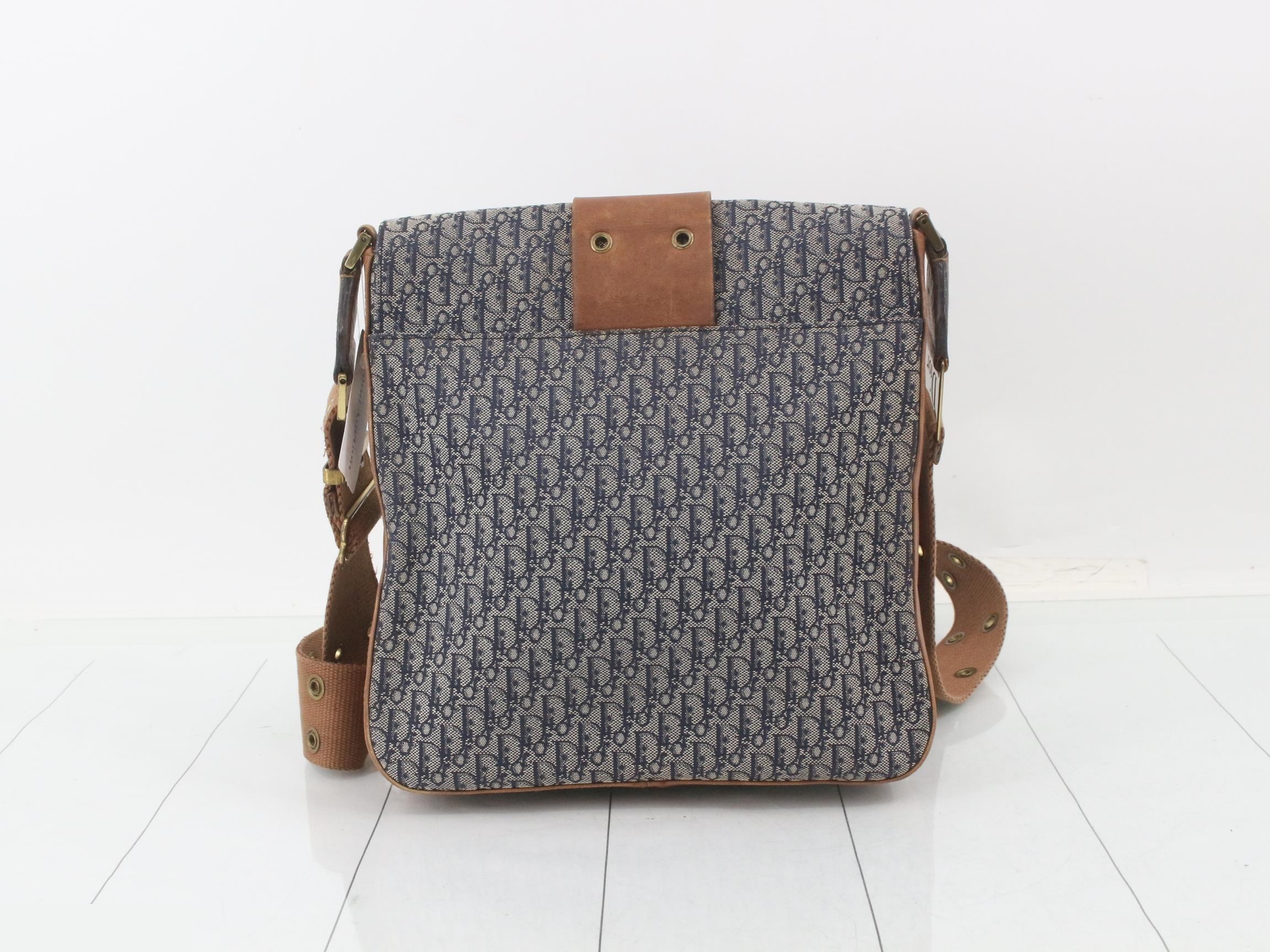Street Chic Trotter Shoulder Bag — view 2
