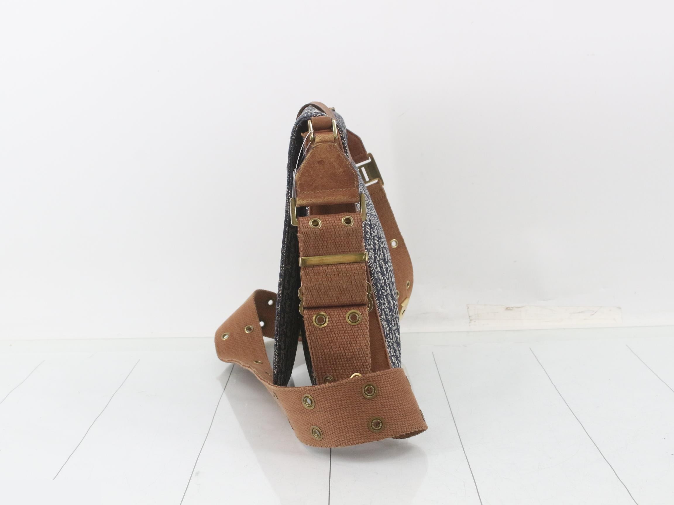 Street Chic Trotter Shoulder Bag — view 3