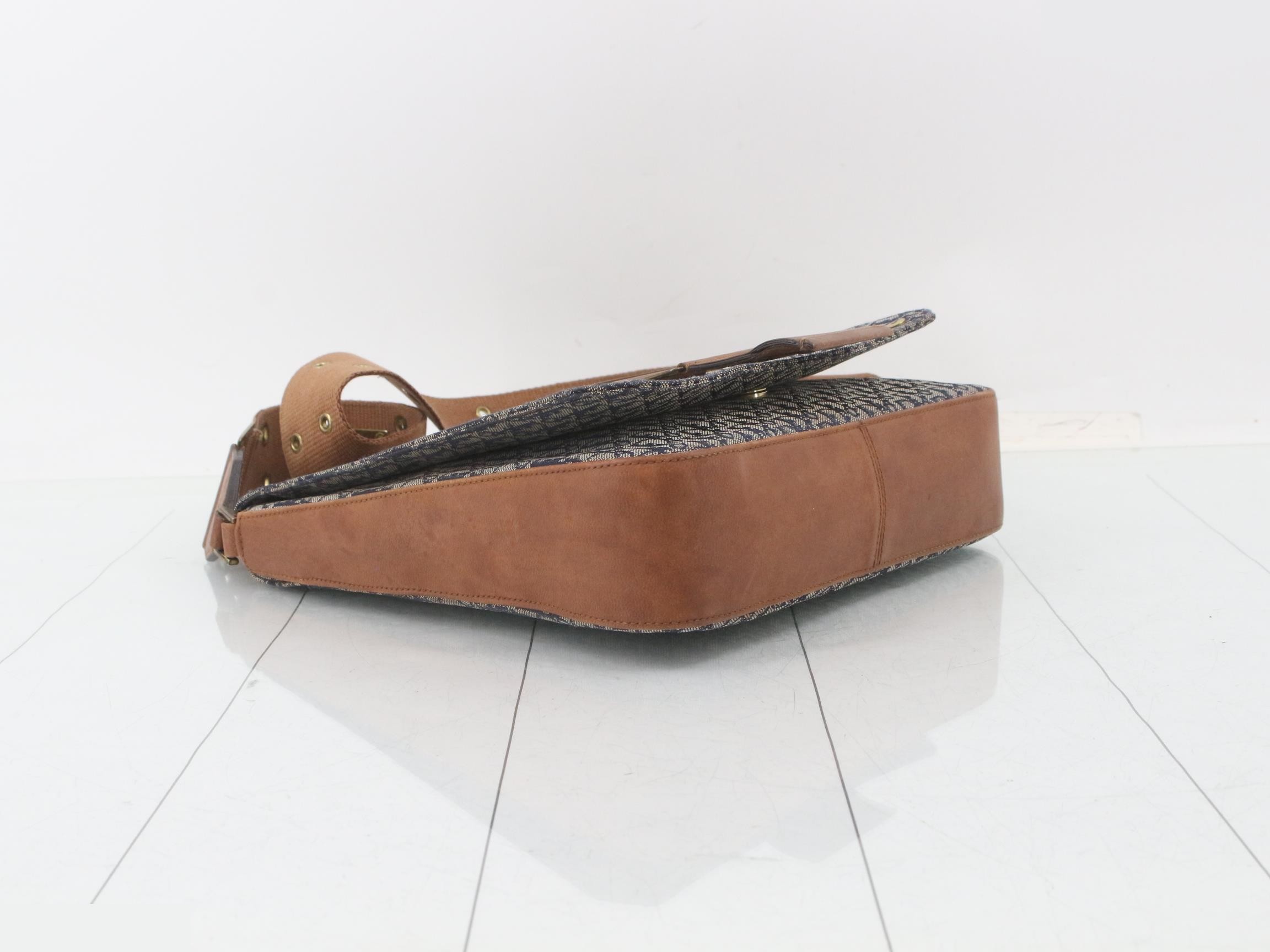 Street Chic Trotter Shoulder Bag — view 5