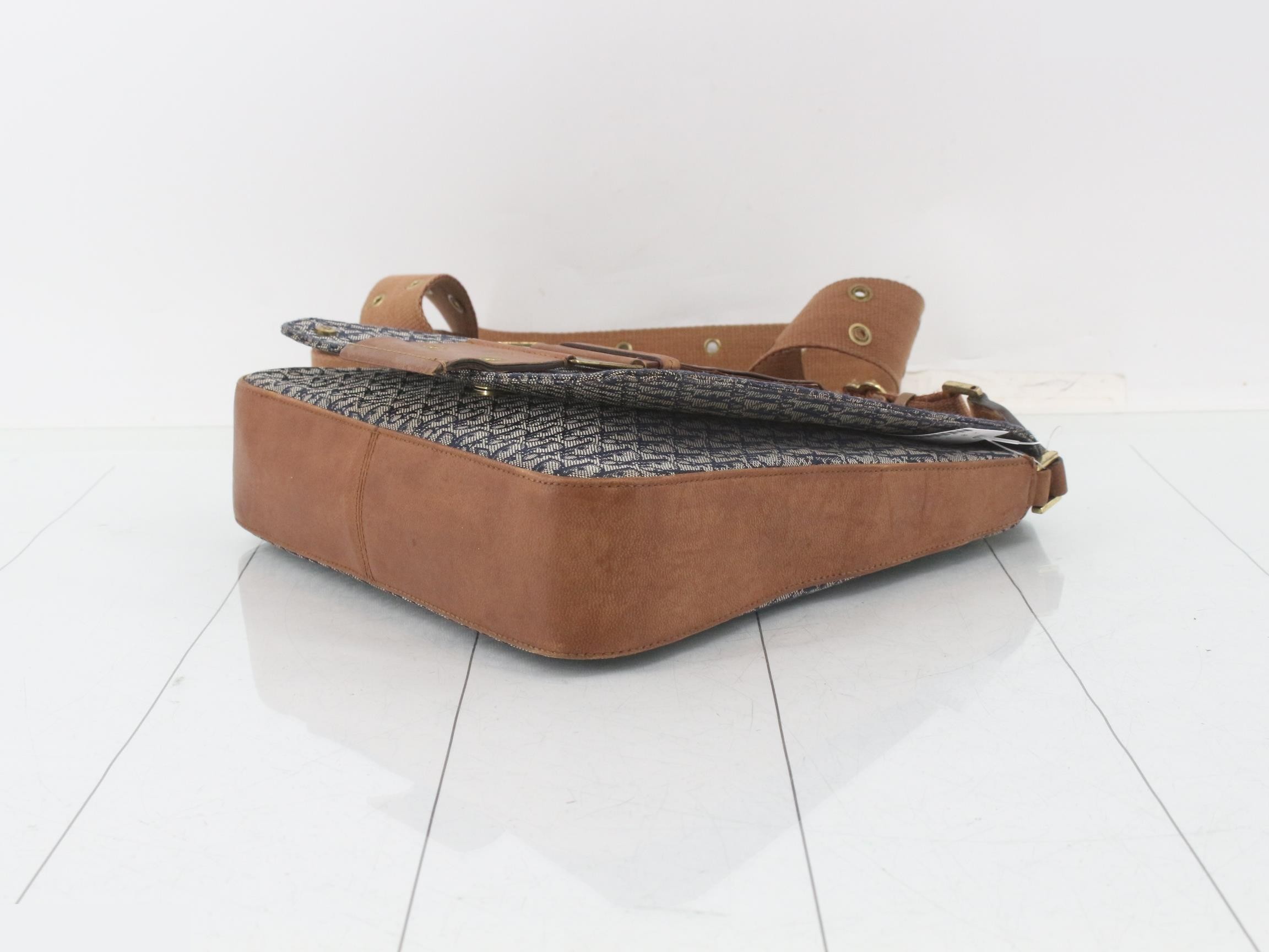 Street Chic Trotter Shoulder Bag — view 6