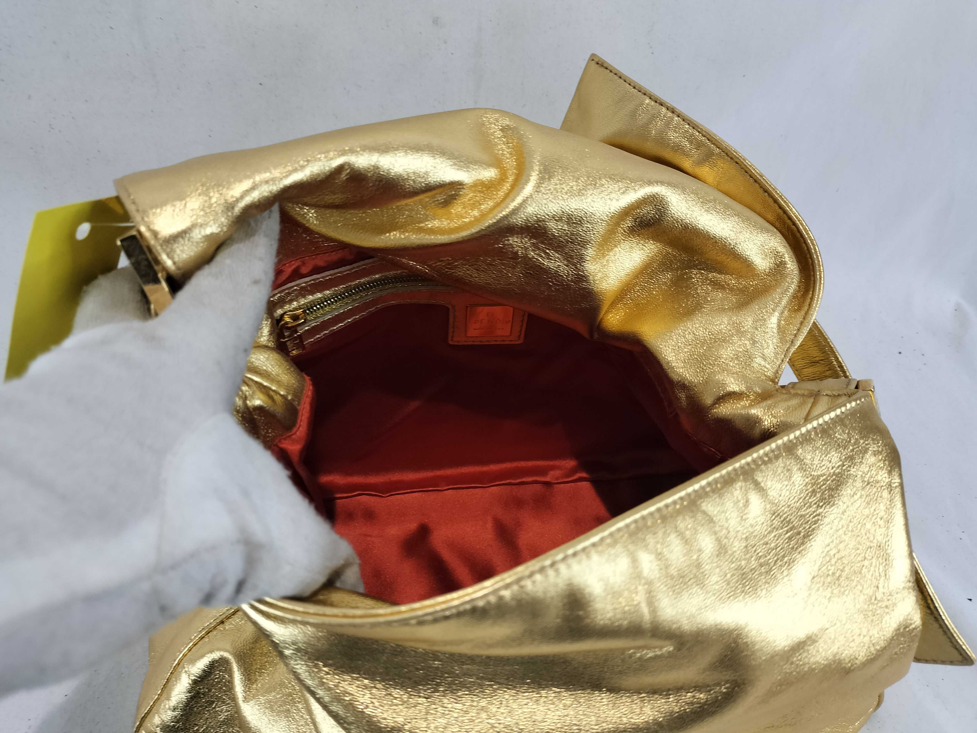 Mamma Bucket/One-Shoulder Bag/Light Stone/Metallic/Gold Handbag — view 10