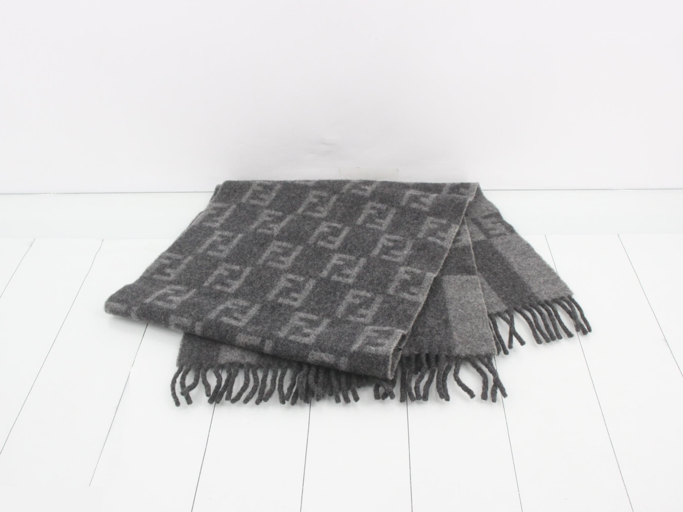 Other lines: Small items, accessories, and scarves — view 3