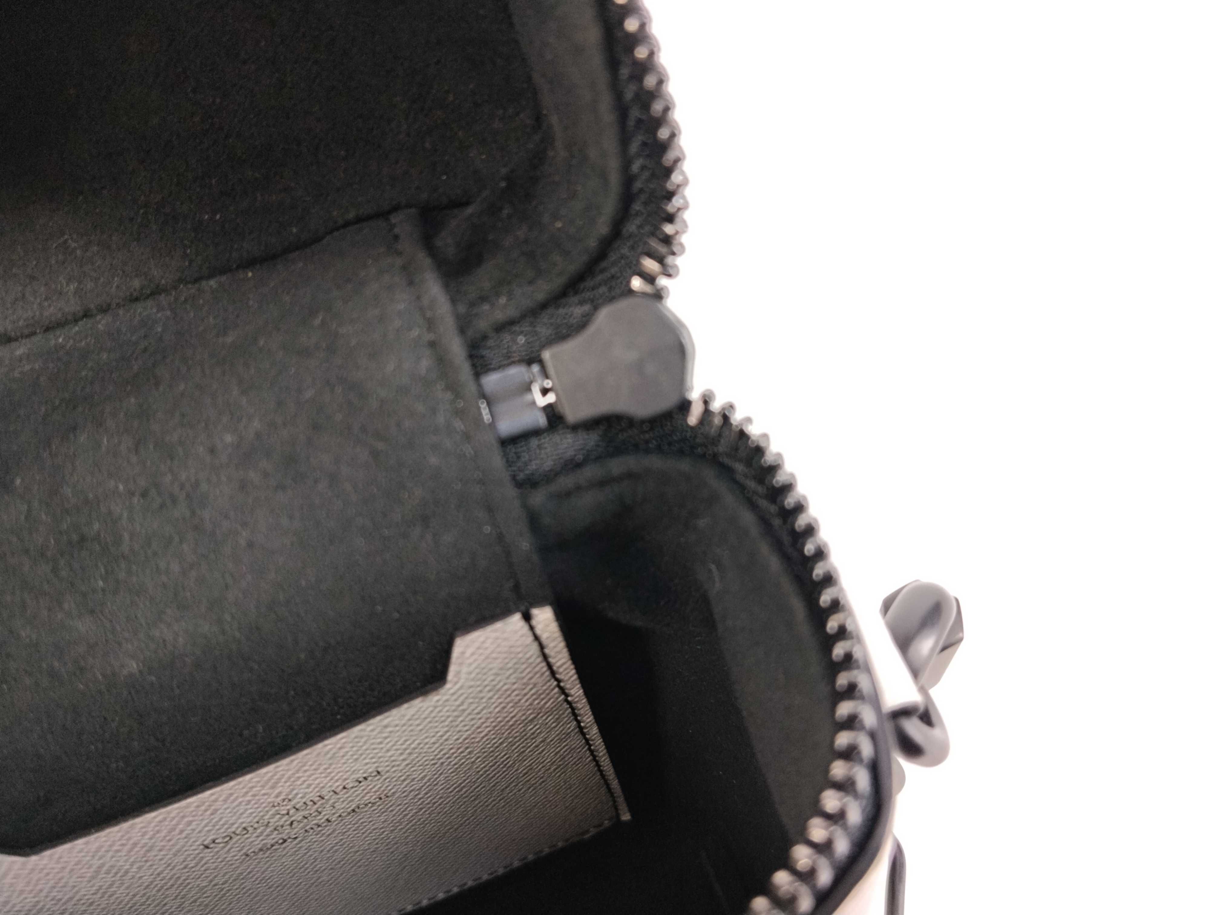 Epi Louis Vuitton Box Shoulder Bag — view 11