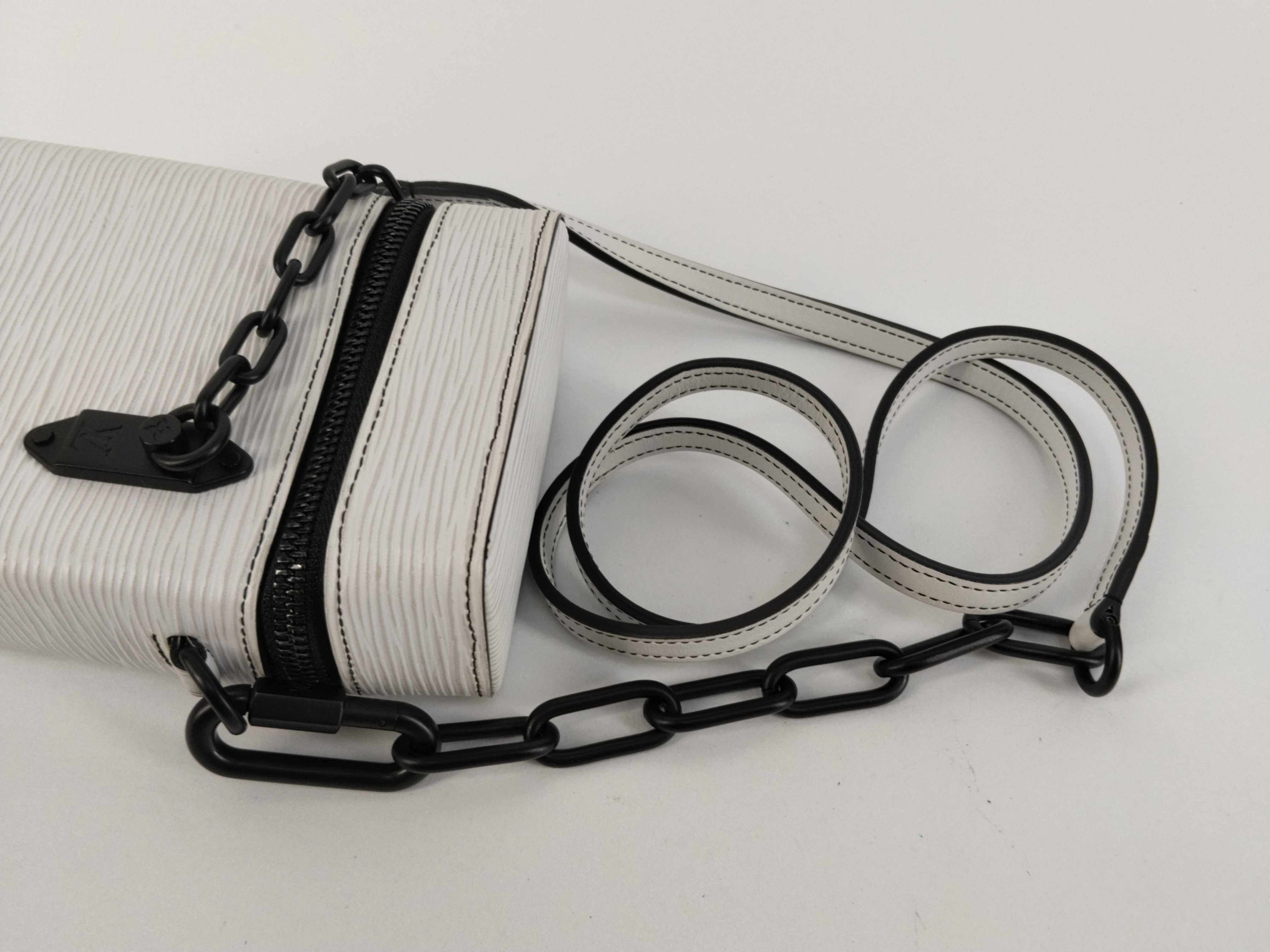 Epi Louis Vuitton Box Shoulder Bag — view 3