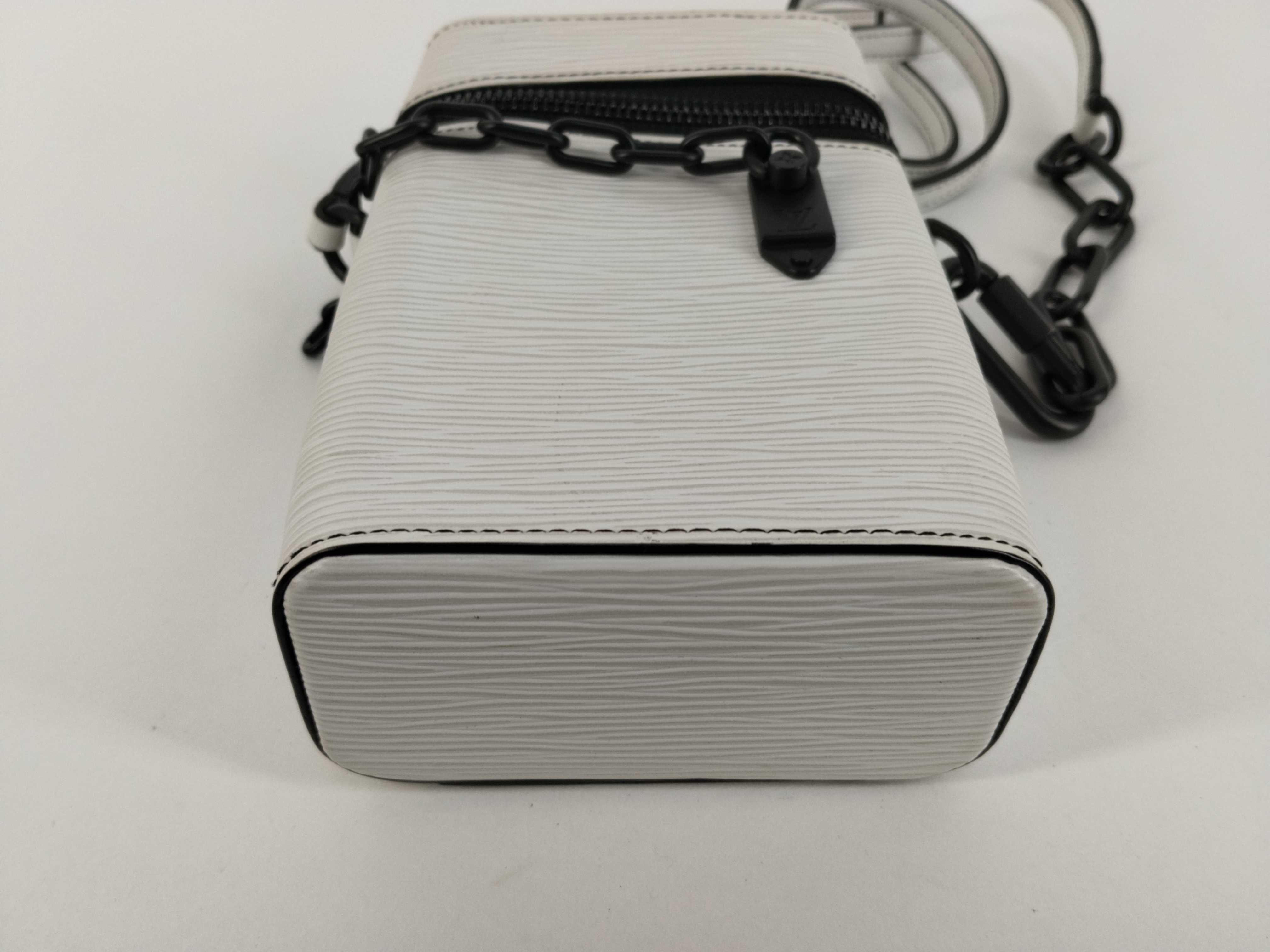 Epi Louis Vuitton Box Shoulder Bag — view 7