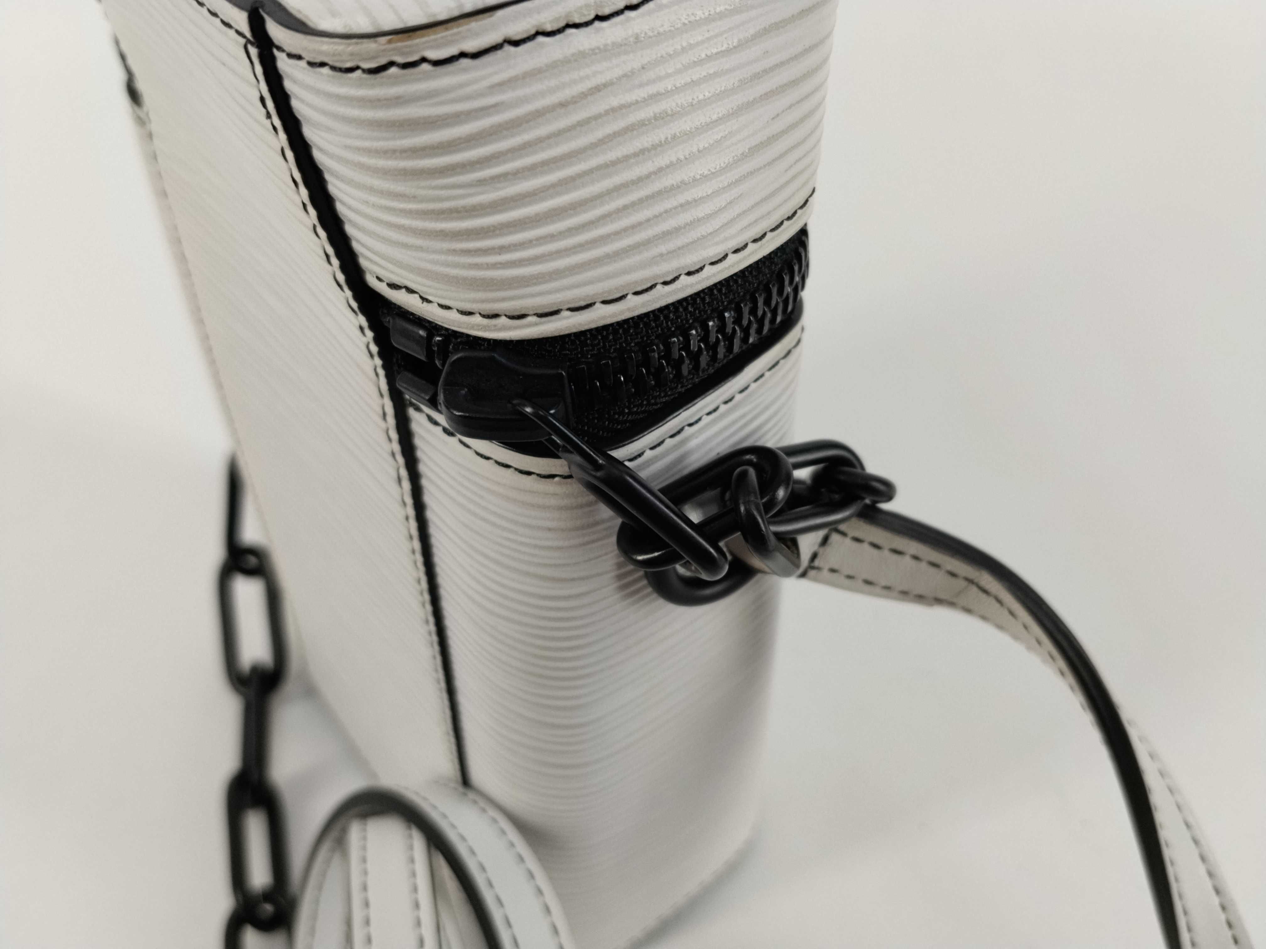Epi Louis Vuitton Box Shoulder Bag — view 8