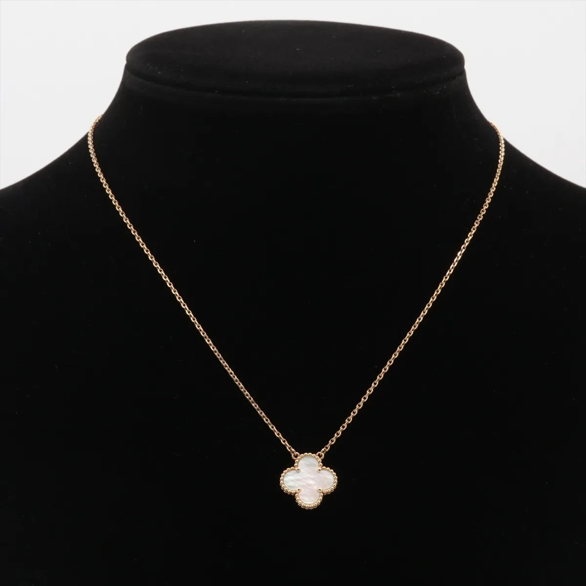 Vintage Alhambra Shell Necklace, 750 (Yellow Gold), 5.1g, JB081200. Features: exposed clasp, — view 5