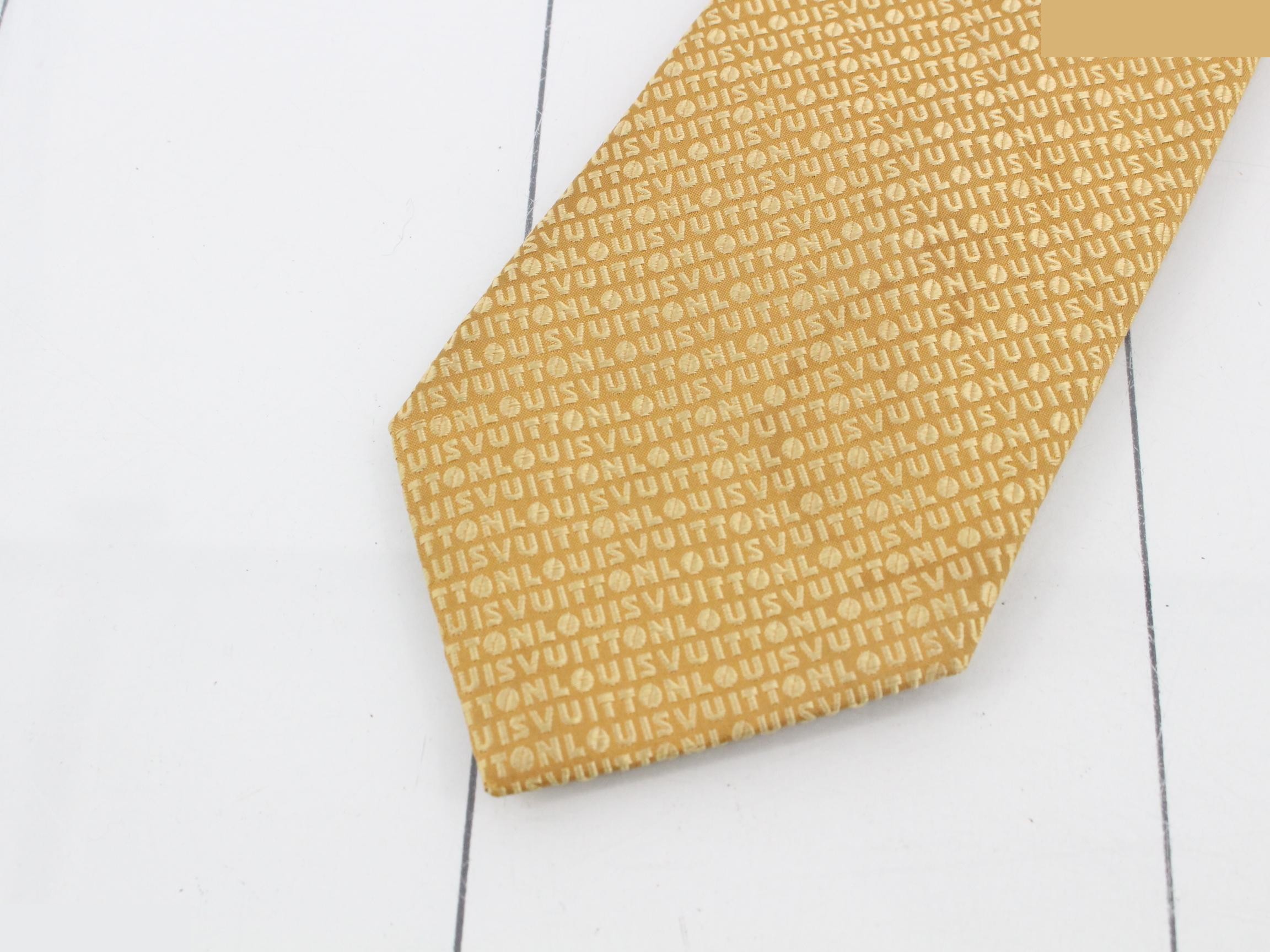 Silk tie — view 3