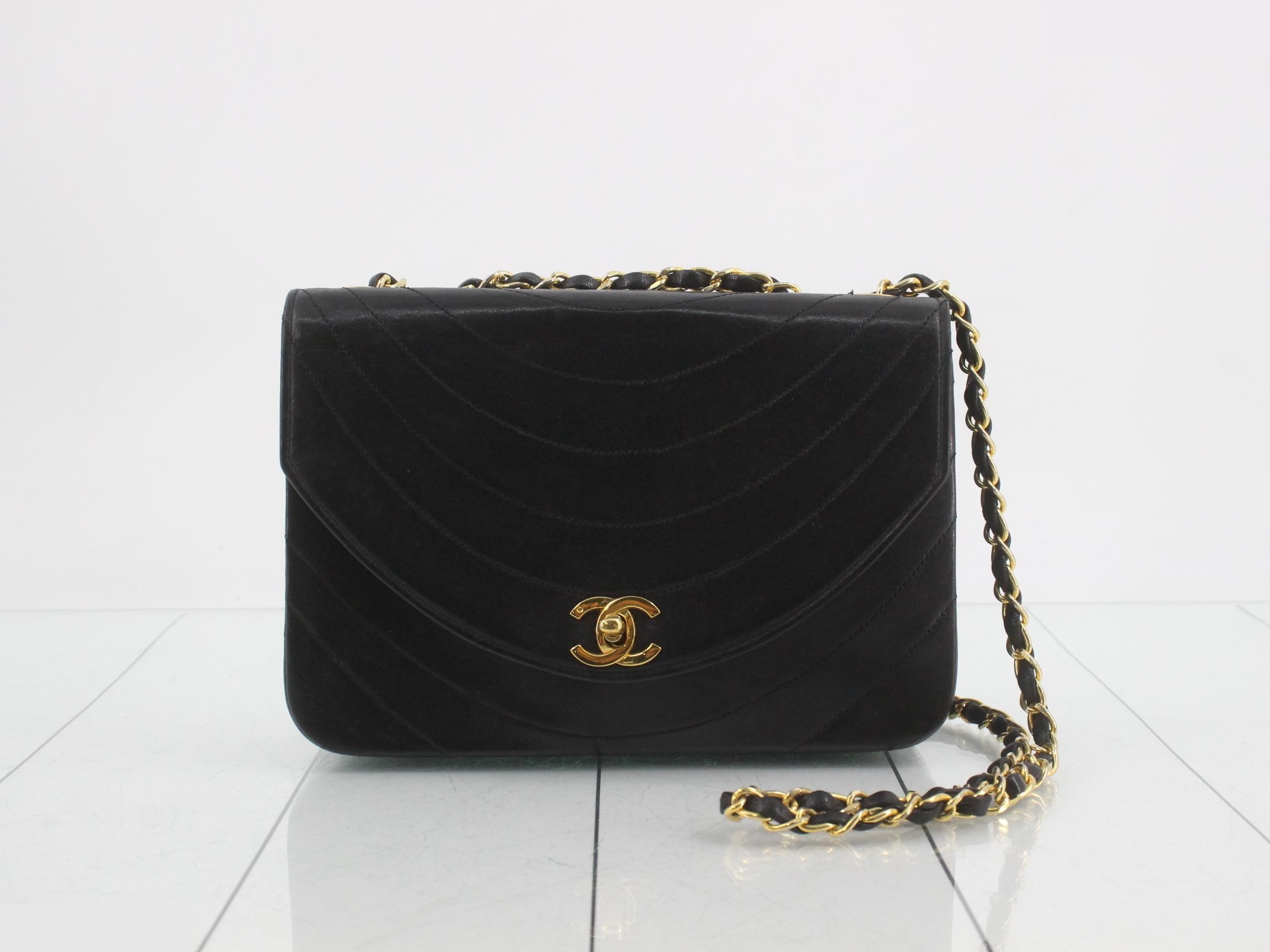 Wave Stitch Lamb Chain Shoulder Bag