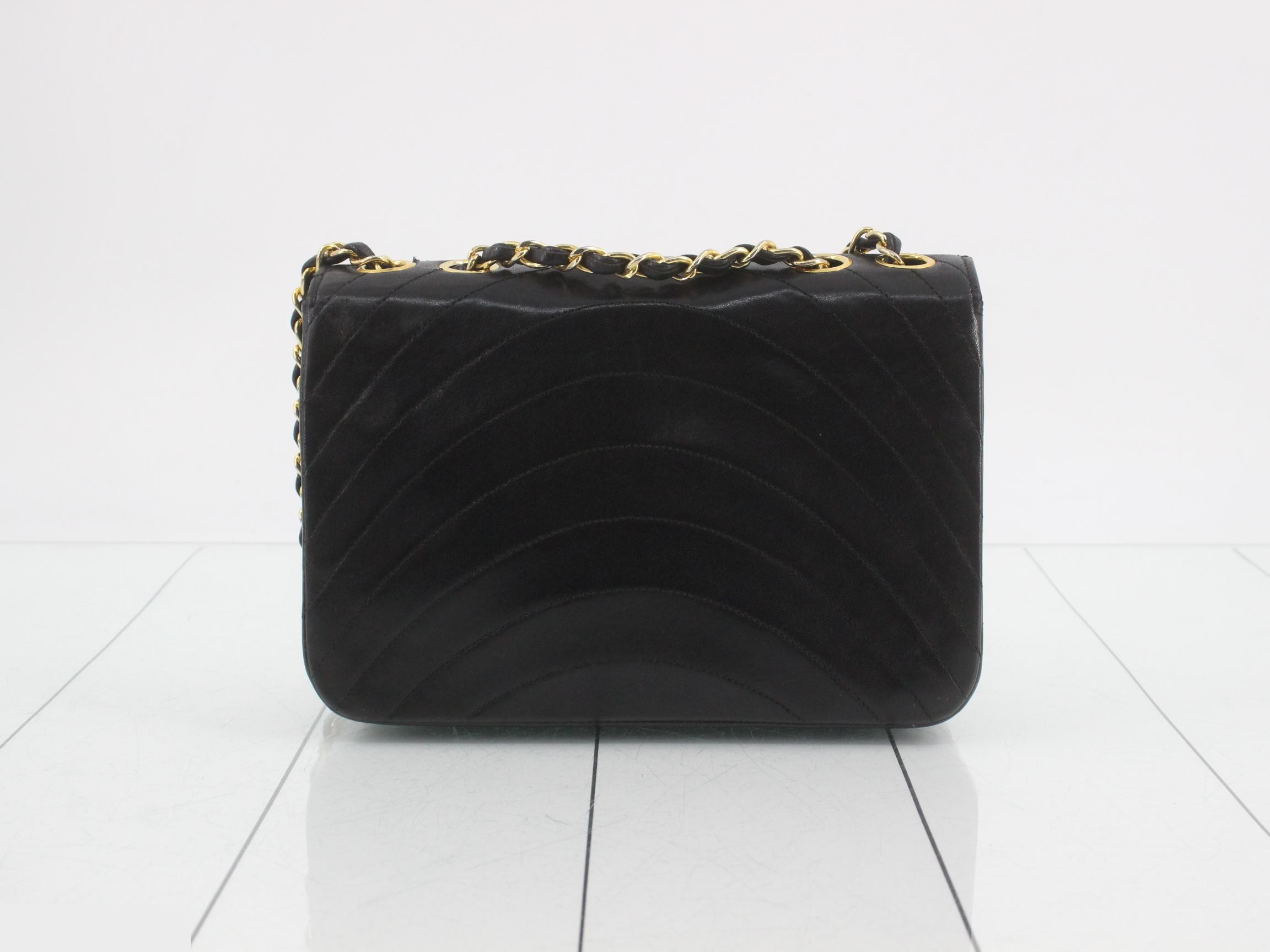 Wave Stitch Lamb Chain Shoulder Bag — view 2