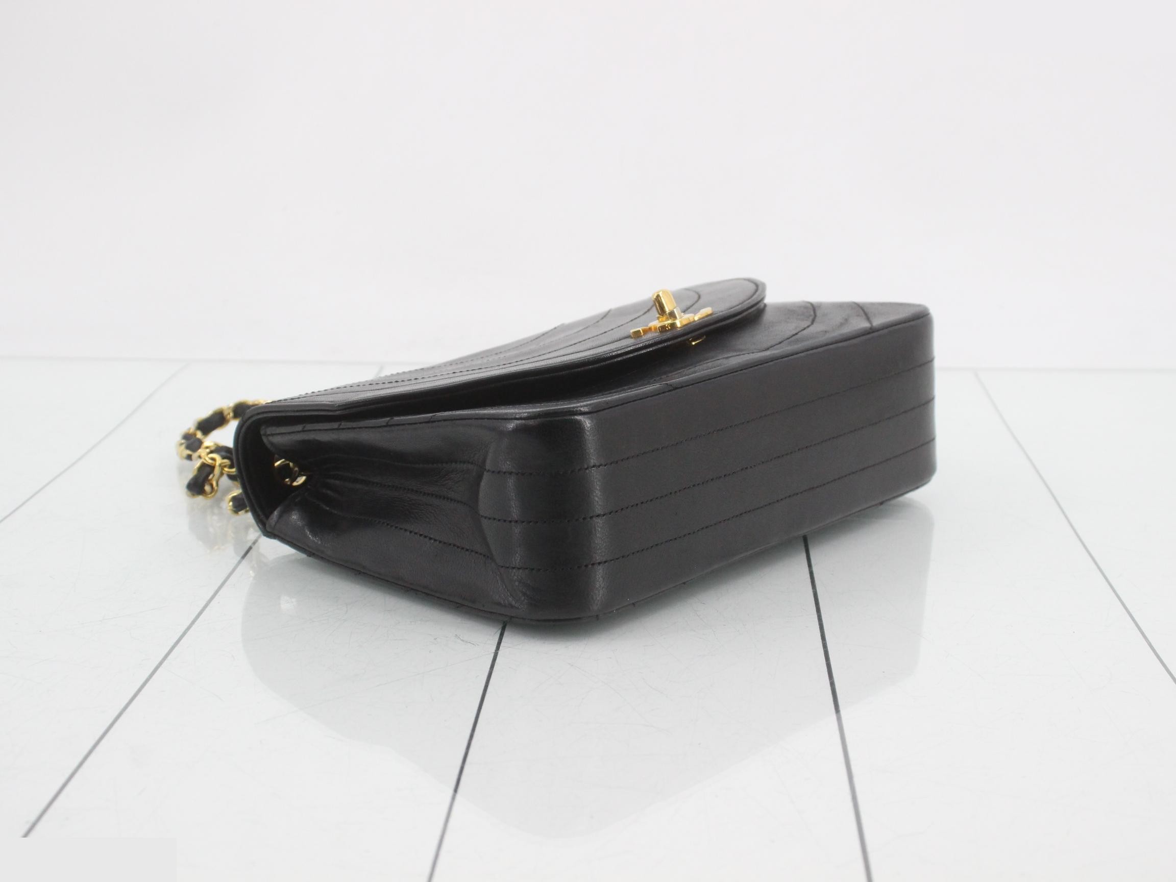Wave Stitch Lamb Chain Shoulder Bag — view 5