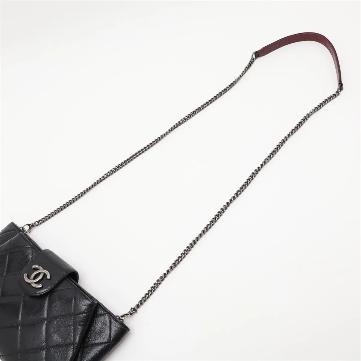 Matelassé Leather Chain Shoulder Bag, Black with Gunmetal Hardware, Item Number 19744177 (Serial Number in the 19th range) — view 5