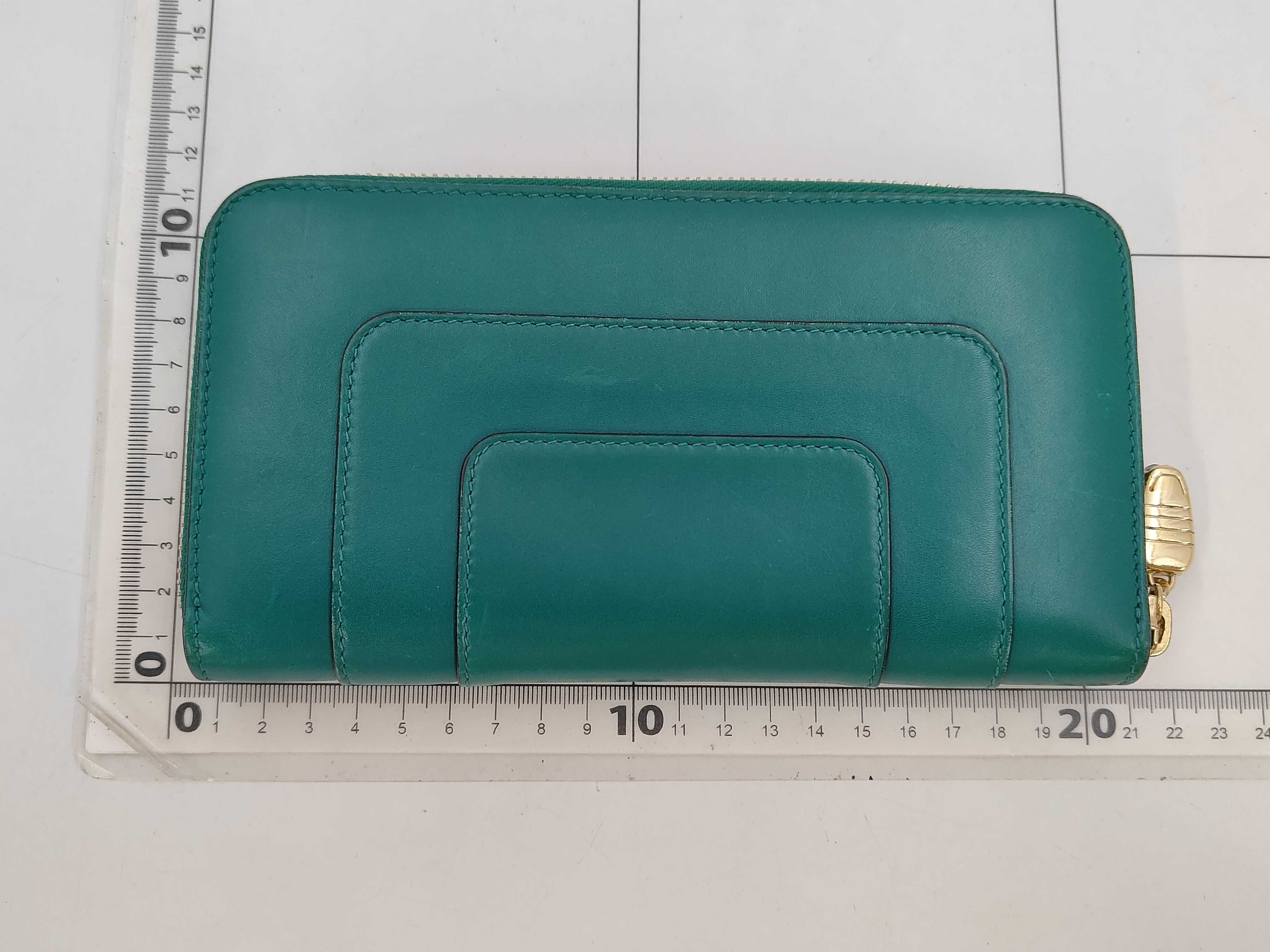 wallet — view 2