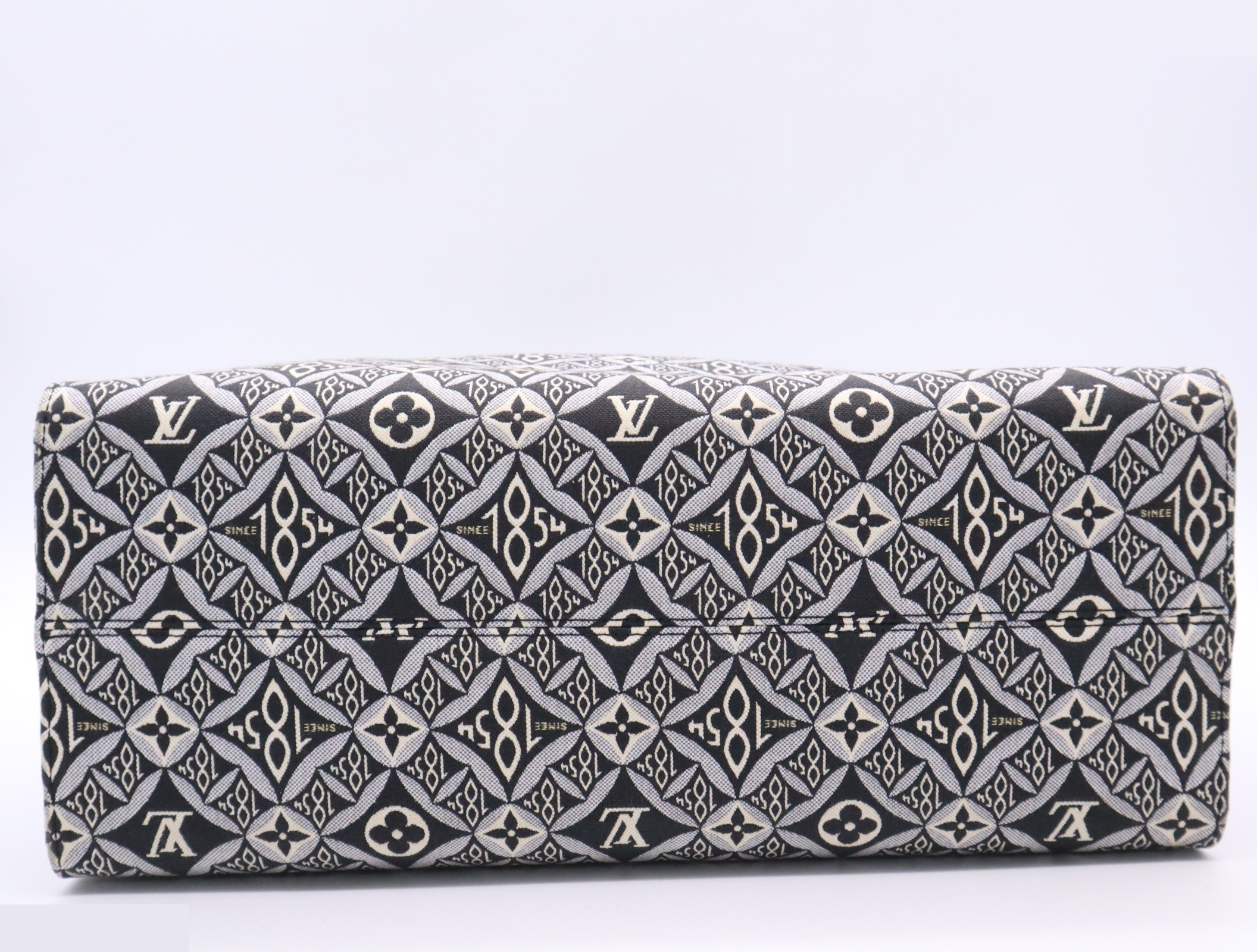 Monogram Jacquard OnTheGo GM SINCE 1854 — view 4