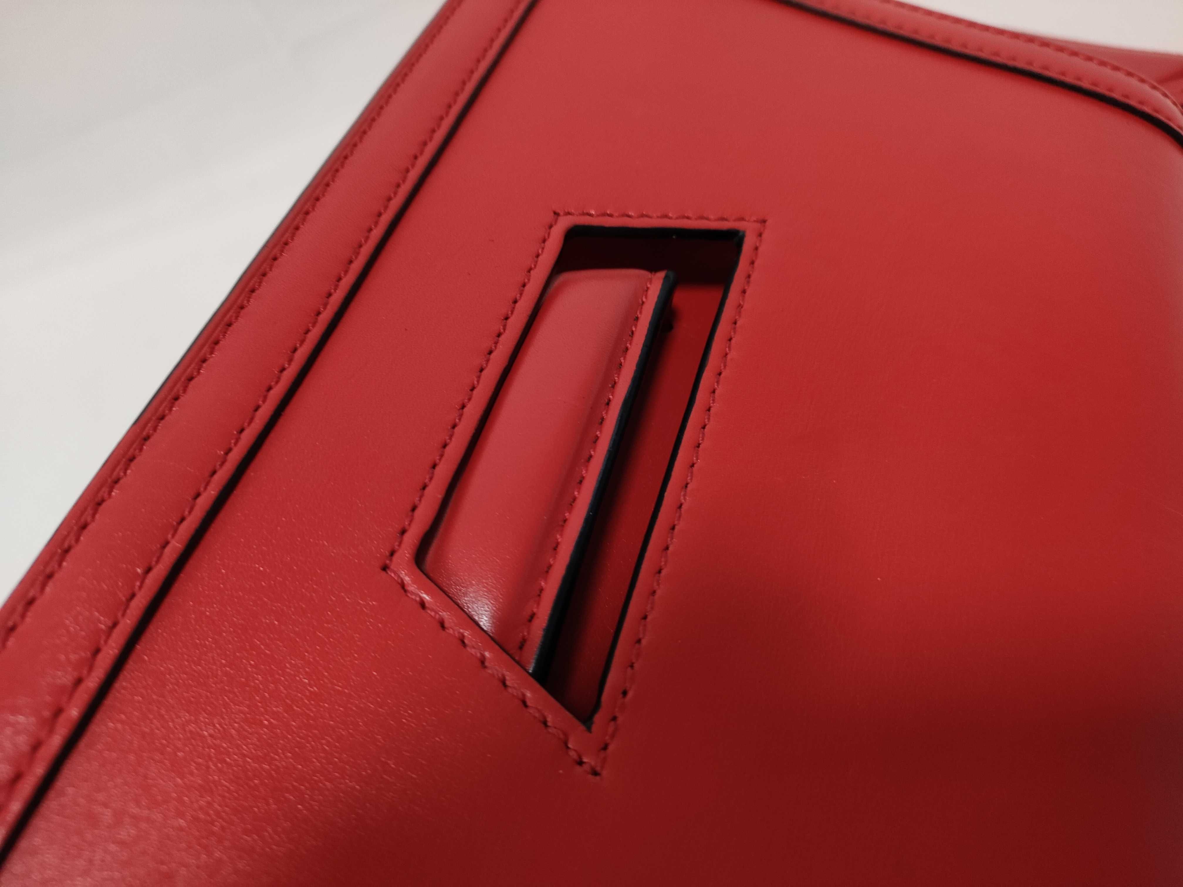 Barcelona Leather Shoulder Bag, Red — view 9