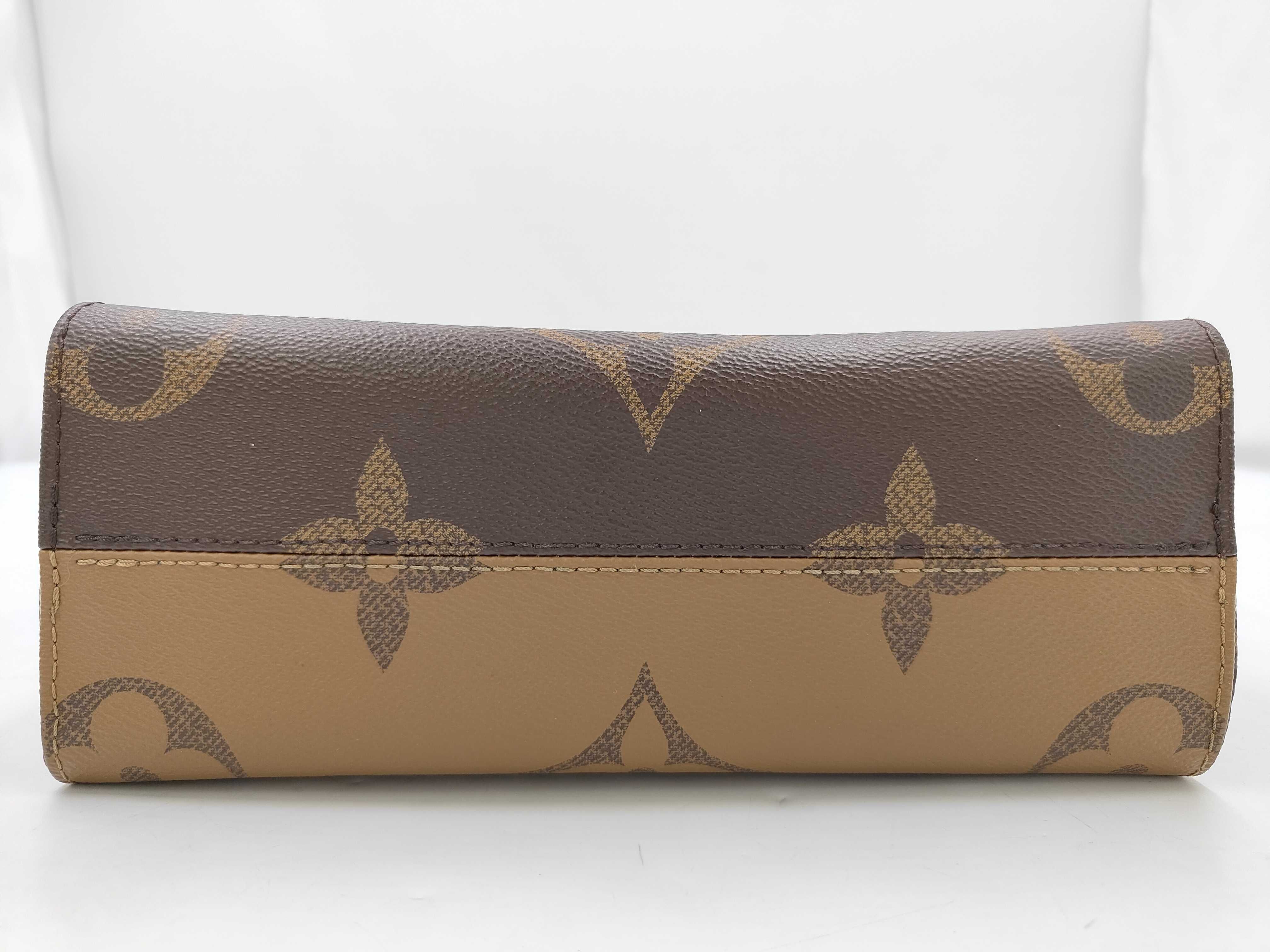 Monogram Giant Reverse OnTheGo PM M46373 Handbag — view 3