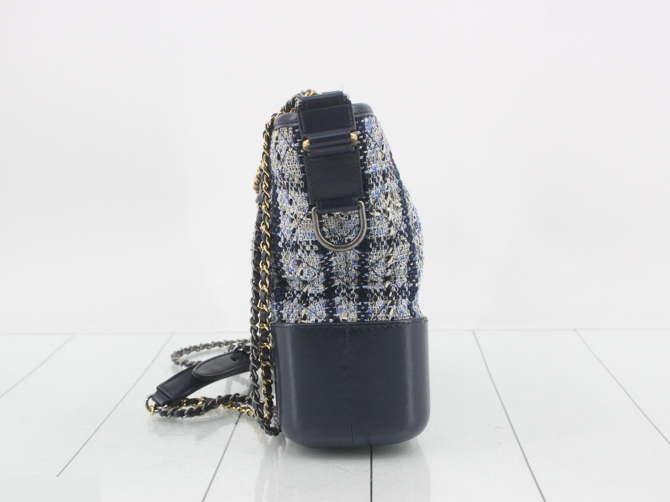 Tweed Gabrielle de Tweed Shoulder Bag, Item No. 27 — view 3