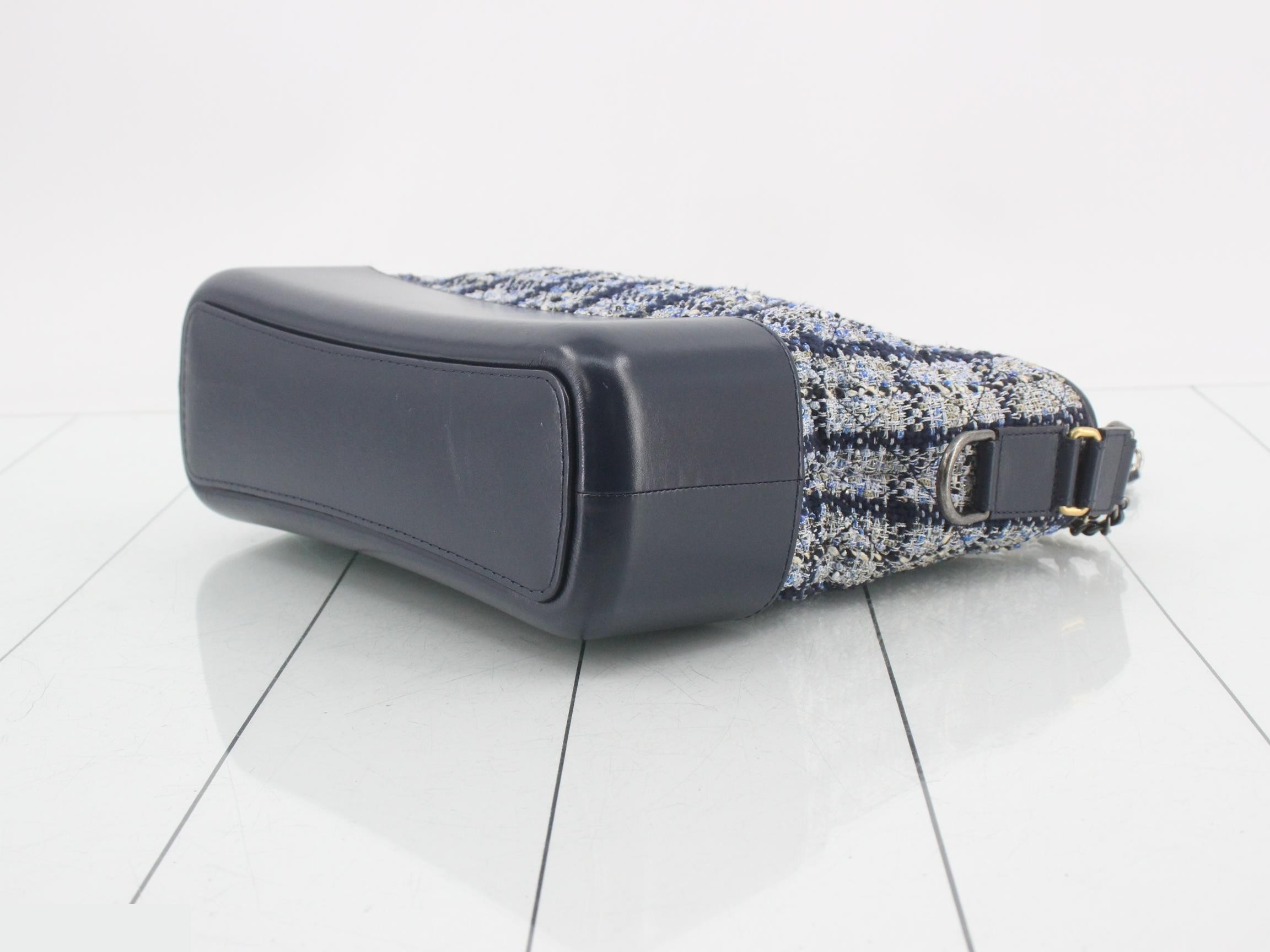 Tweed Gabrielle de Tweed Shoulder Bag, Item No. 27 — view 6