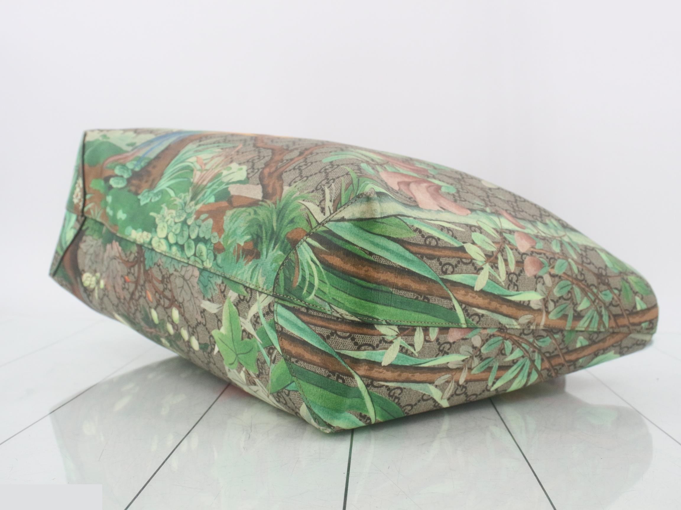 GG Supreme Floral Reversible Tote Bag — view 6