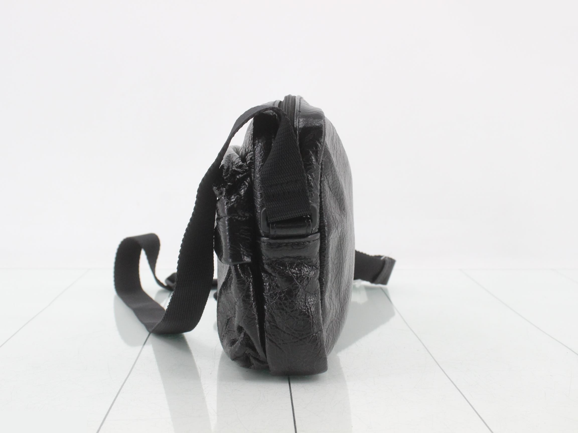 Explorer Shoulder Bag, Black — view 3