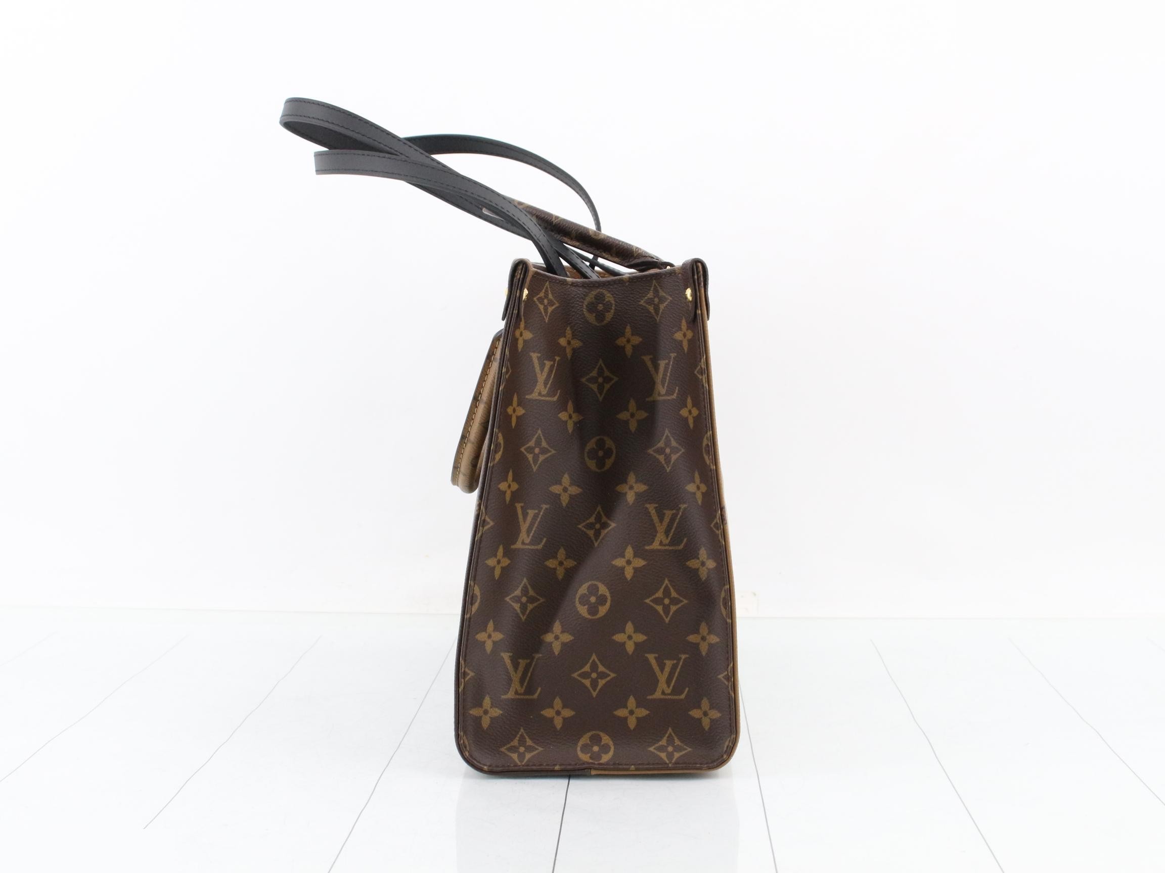 Monogram Giant Reverse OnTheGo MM 2-Way Tote Bag — view 3