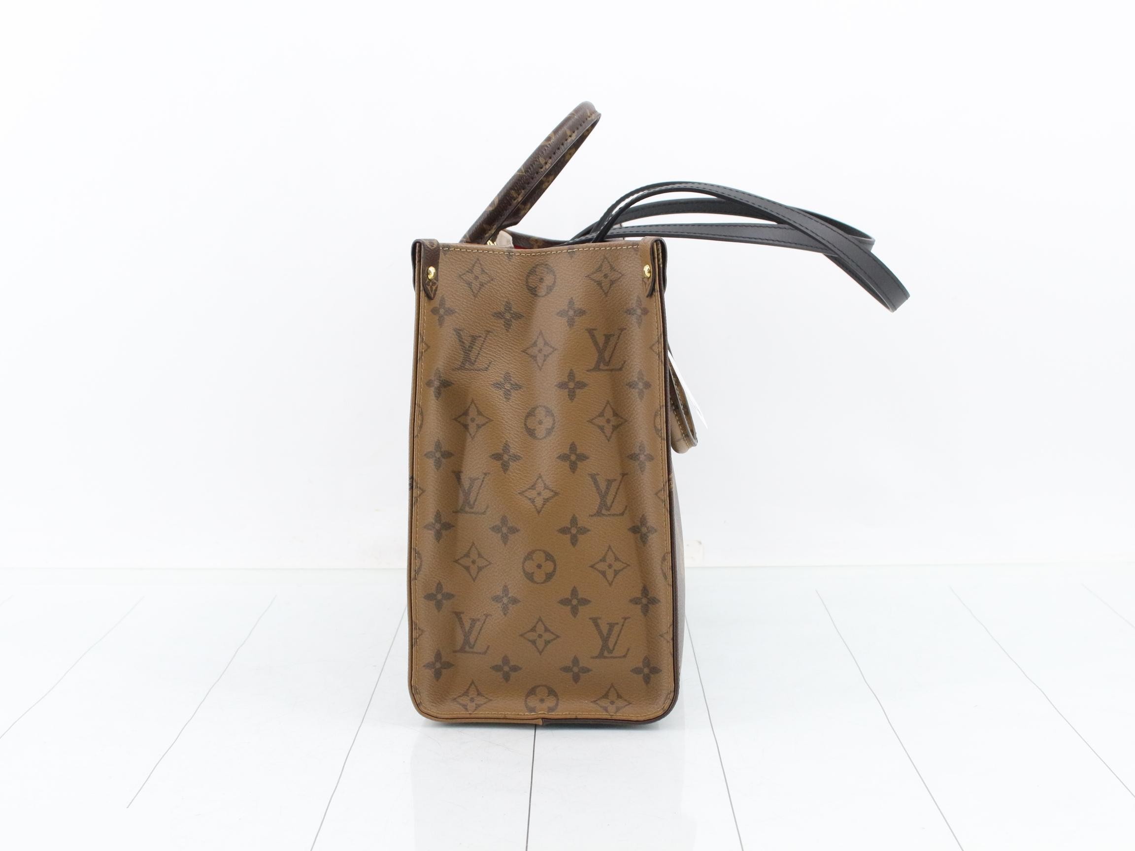 Monogram Giant Reverse OnTheGo MM 2-Way Tote Bag — view 4