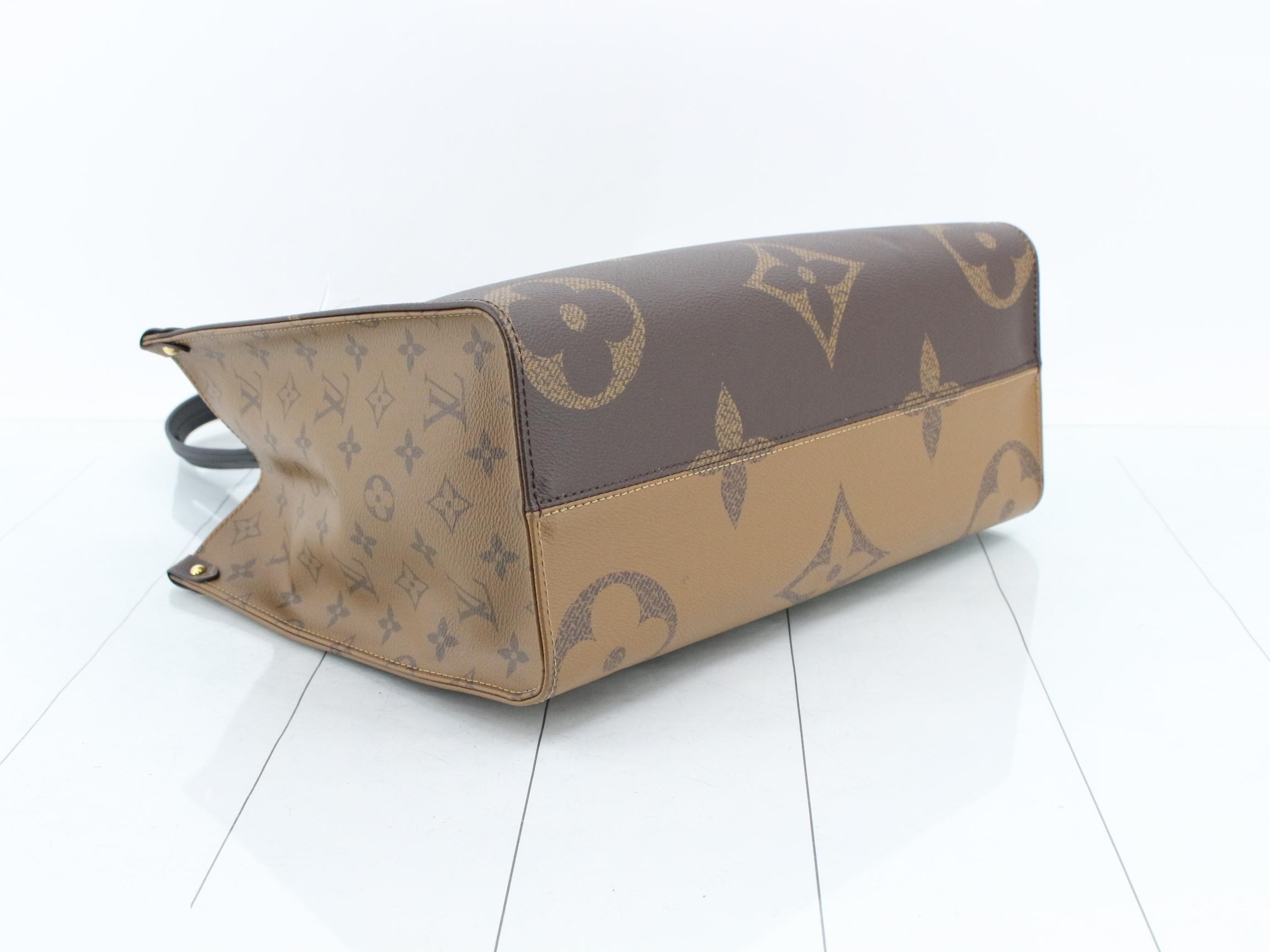 Monogram Giant Reverse OnTheGo MM 2-Way Tote Bag — view 5