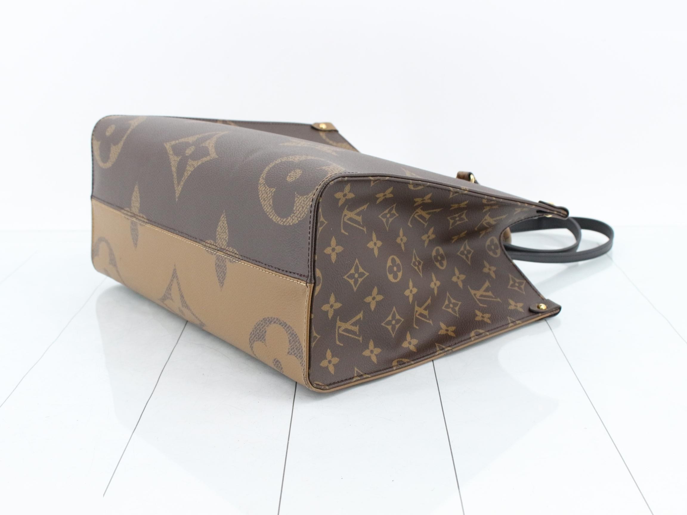 Monogram Giant Reverse OnTheGo MM 2-Way Tote Bag — view 6