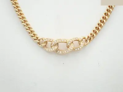 Other line: Precious metal necklaces and pendants, neck circumference approximately 42 cm.