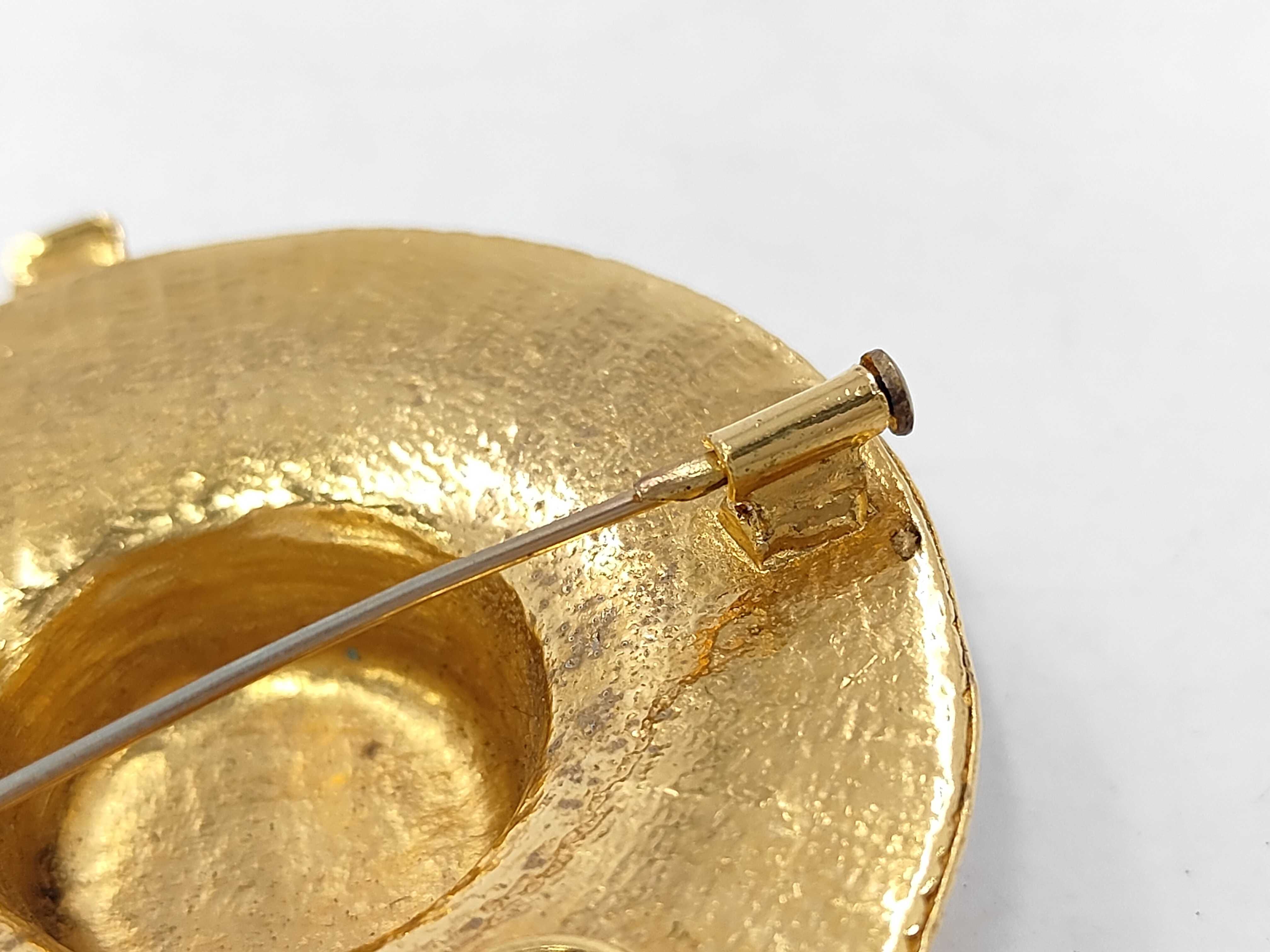 brooch — view 4