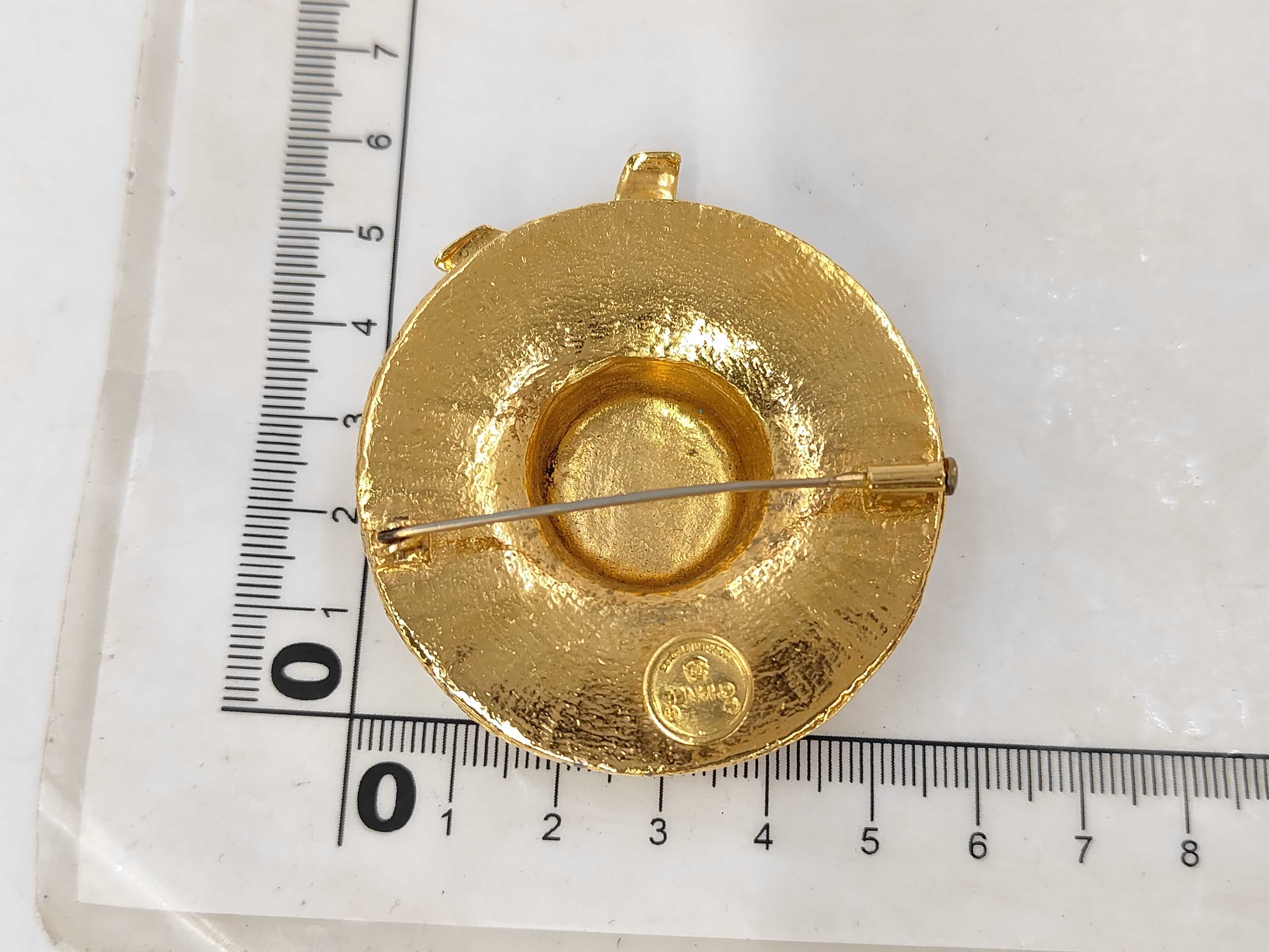 brooch — view 5