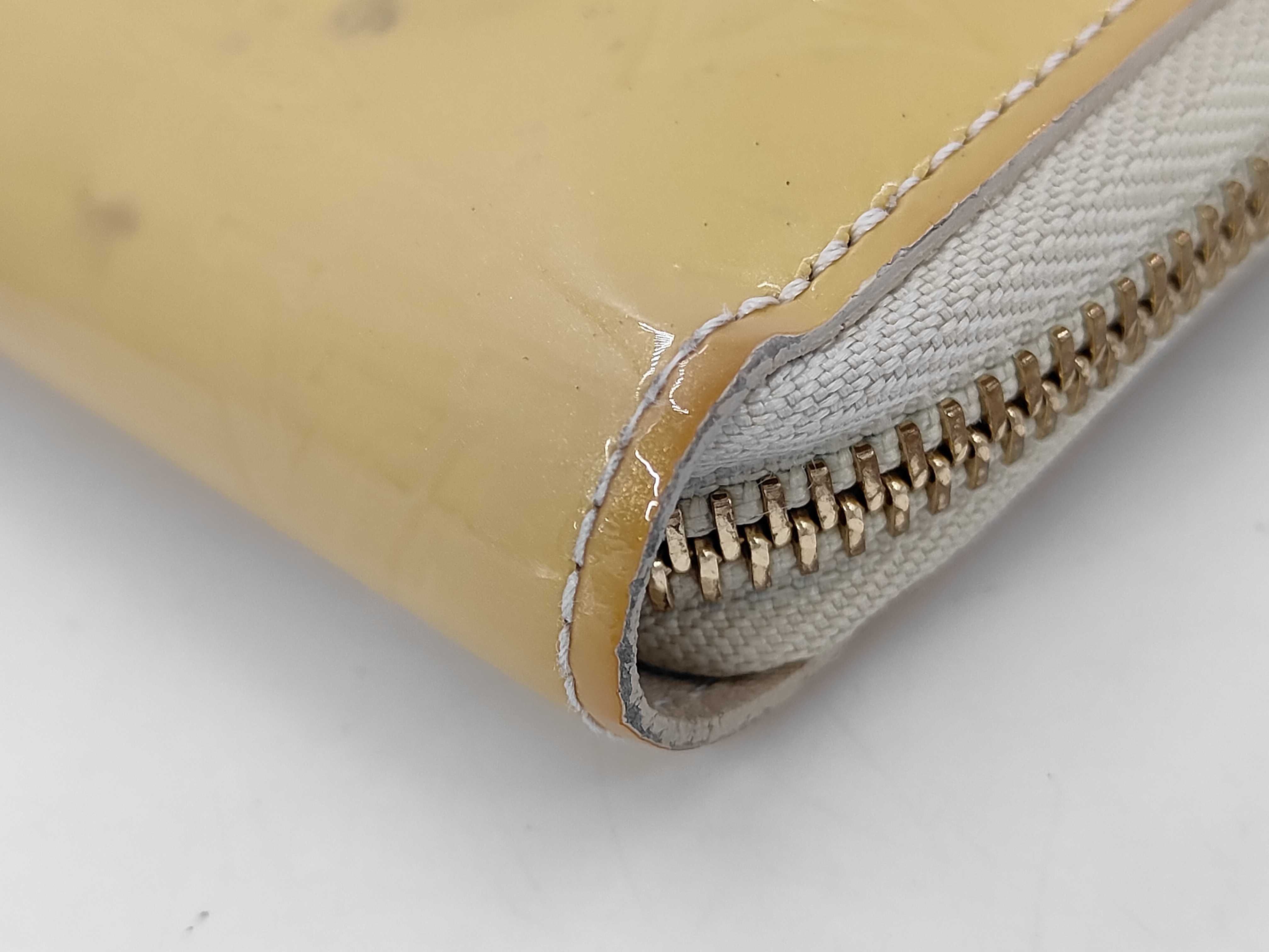 wallet — view 3