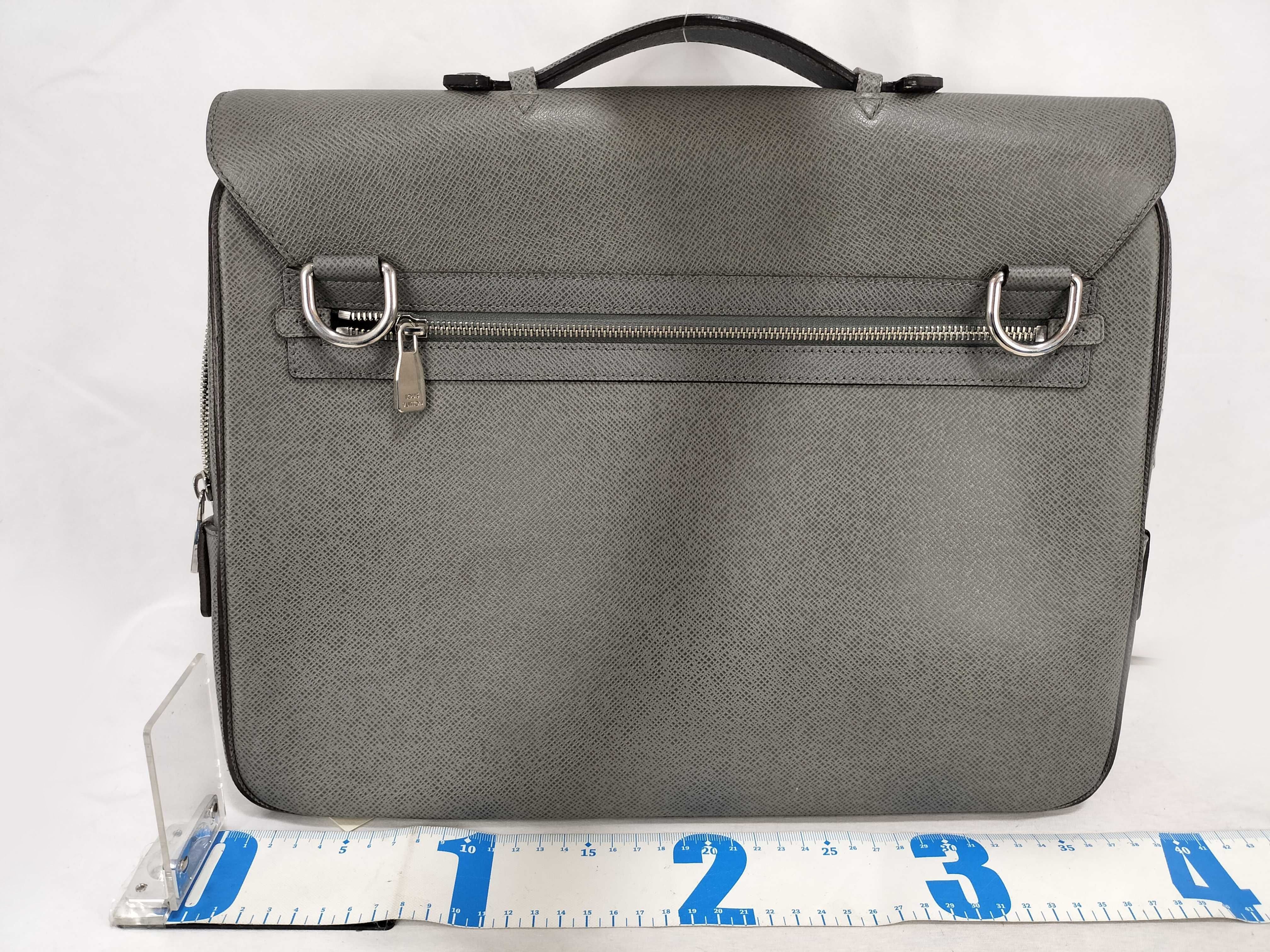 Taiga Vuitton Taiga Vasili PM M32641 RI4191 Business Bag — view 2