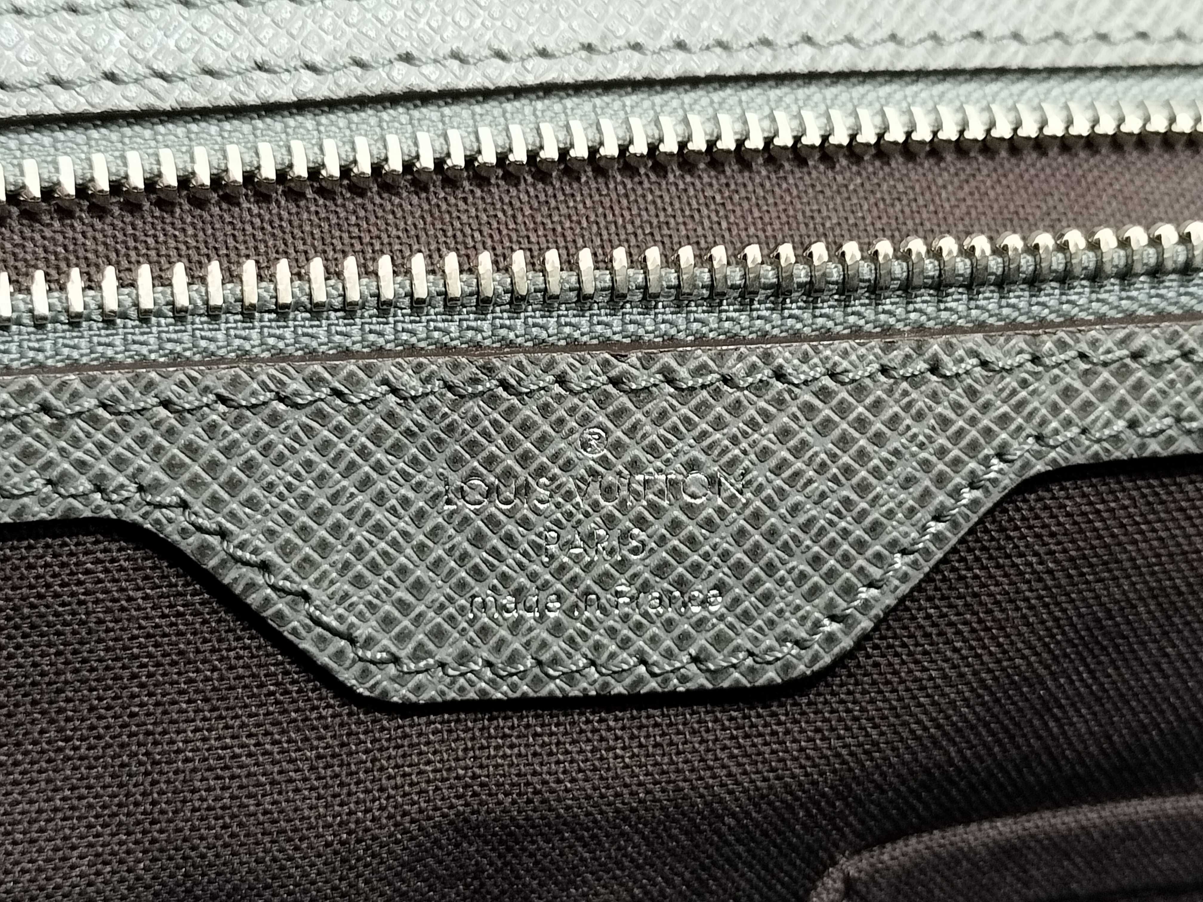 Taiga Vuitton Taiga Vasili PM M32641 RI4191 Business Bag — view 13