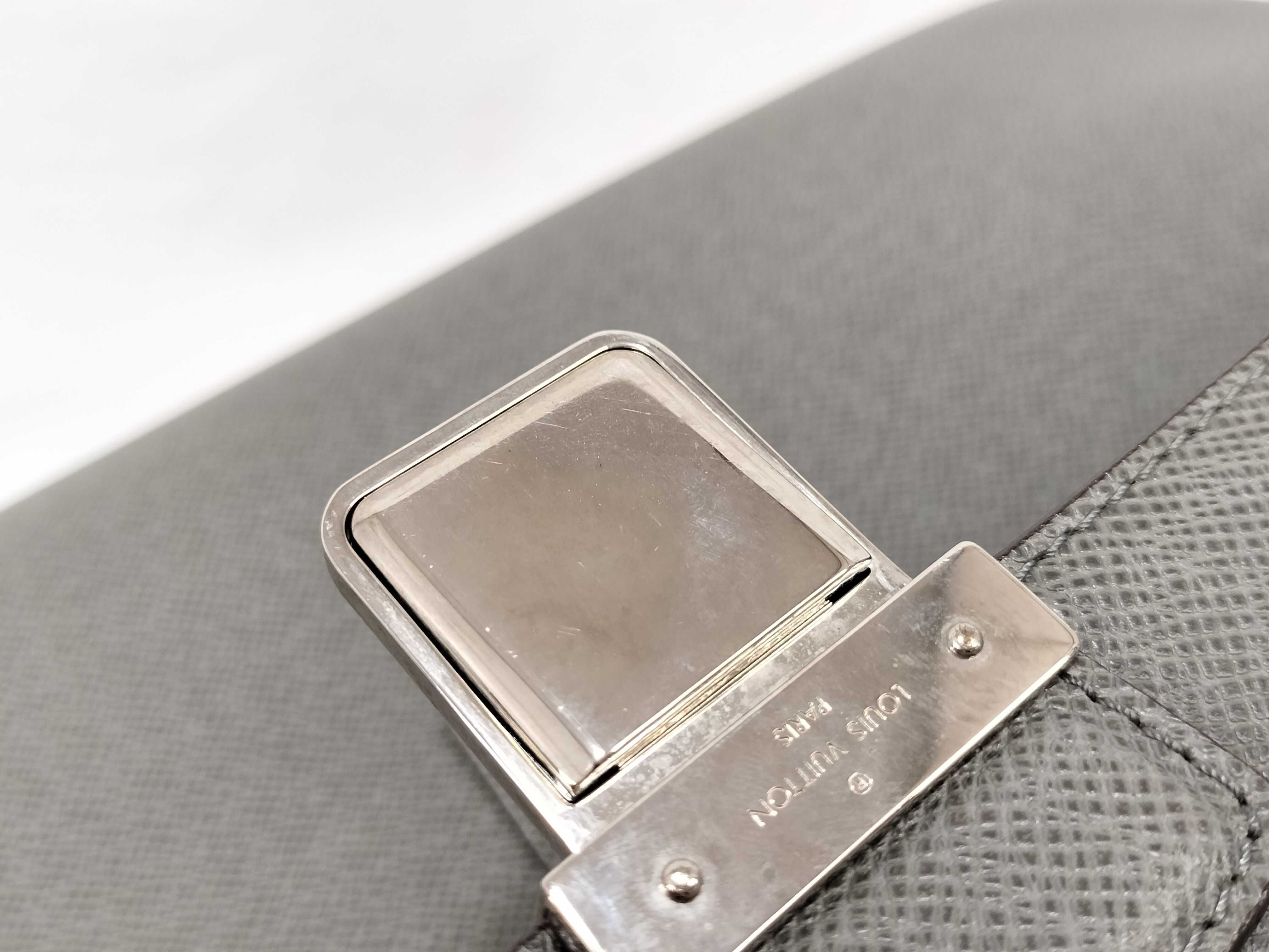 Taiga Vuitton Taiga Vasili PM M32641 RI4191 Business Bag — view 15