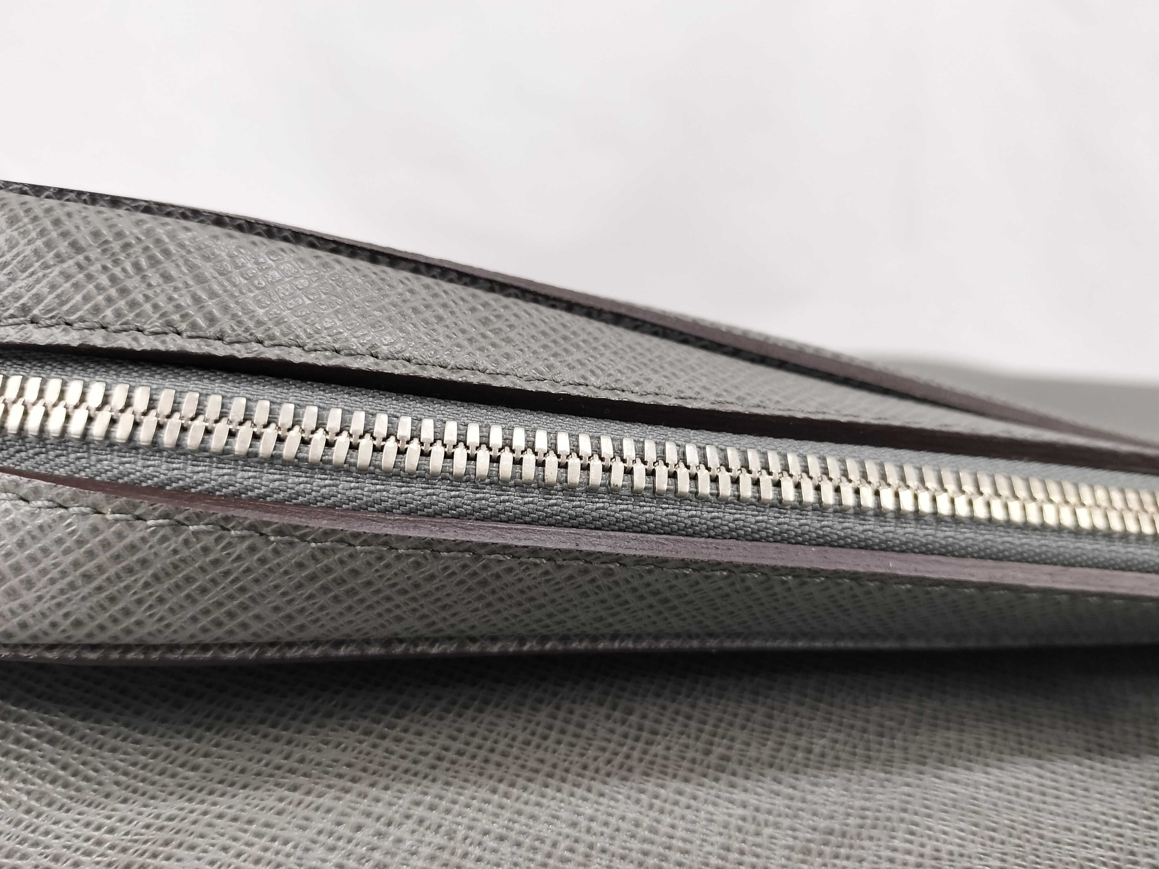 Taiga Vuitton Taiga Vasili PM M32641 RI4191 Business Bag — view 6