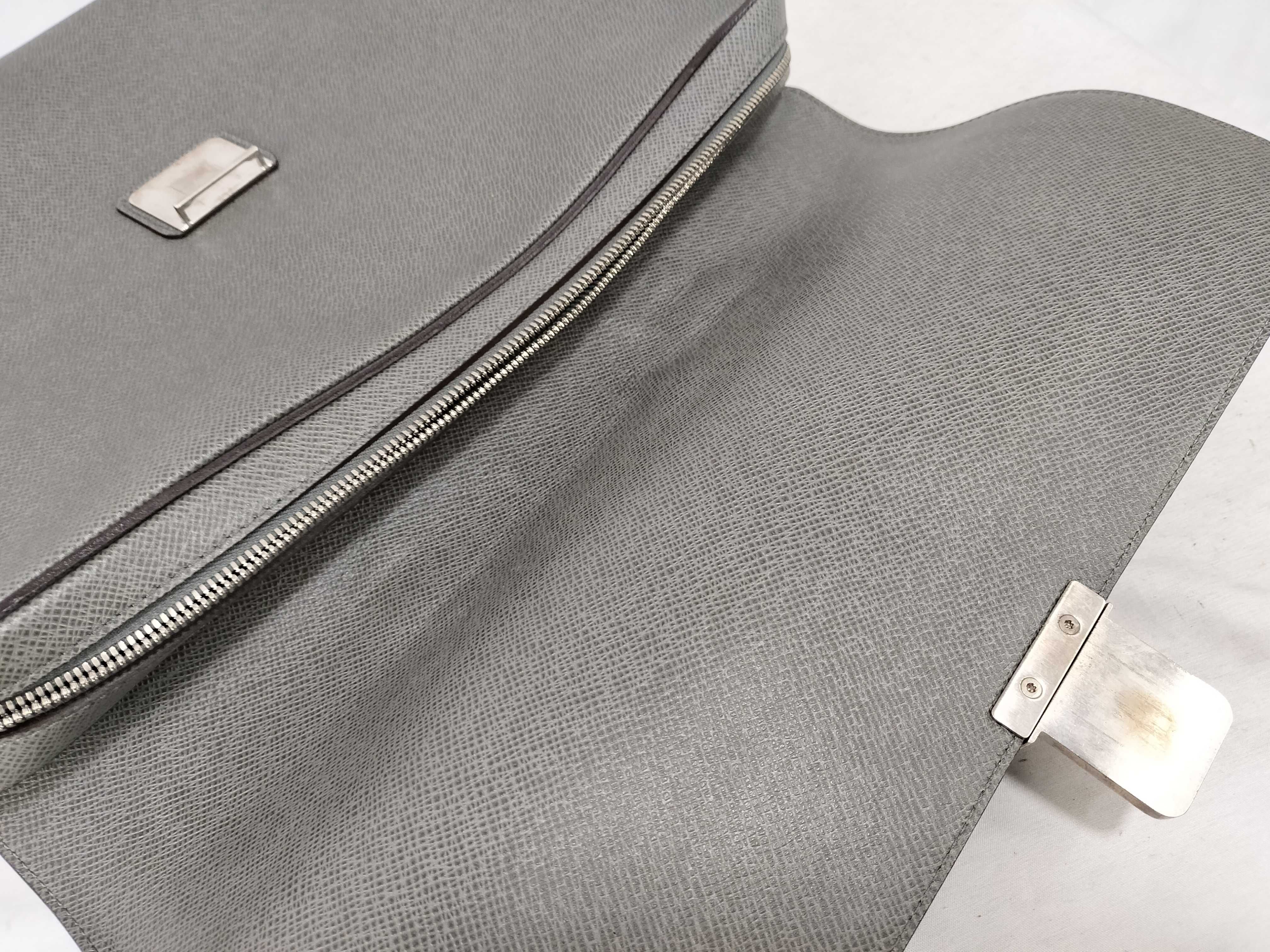 Taiga Vuitton Taiga Vasili PM M32641 RI4191 Business Bag — view 9