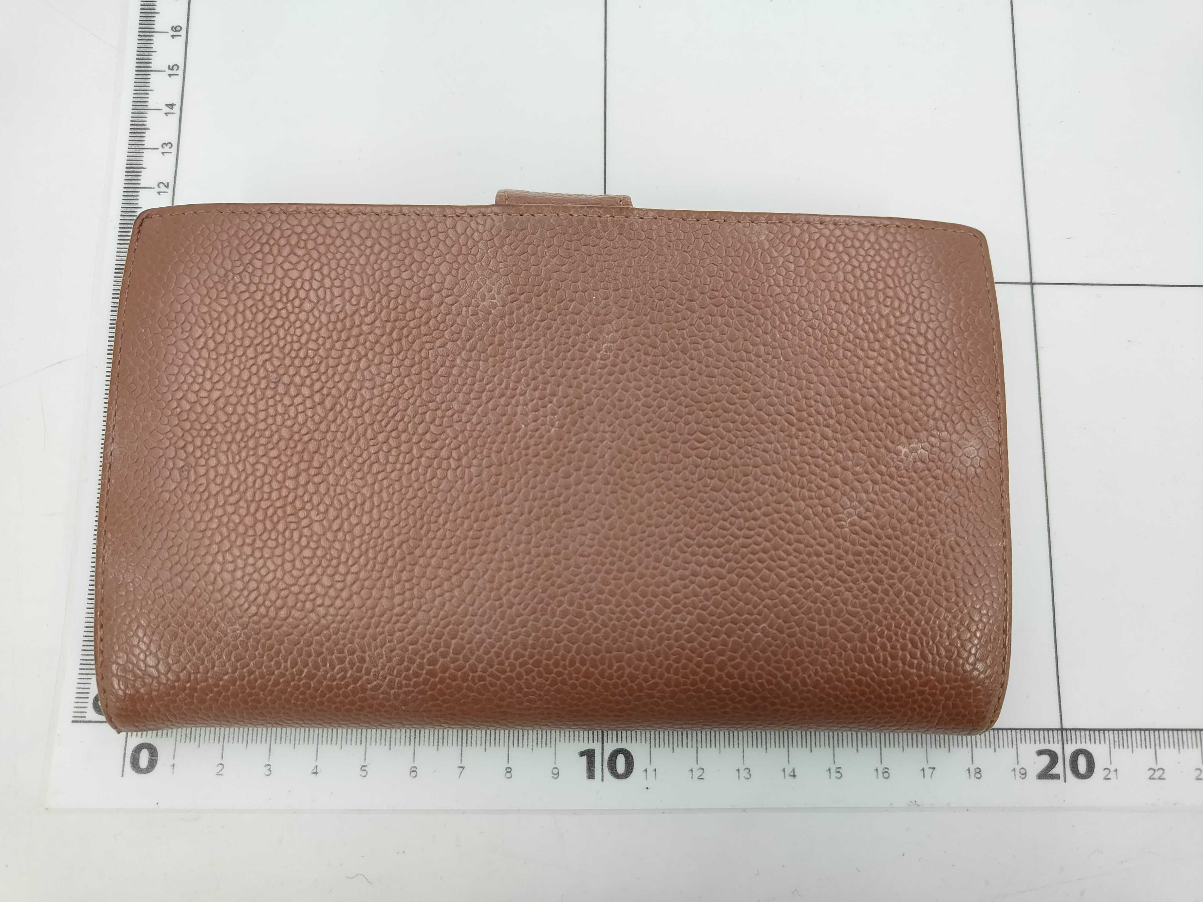 Caviar Skin Coco Mark Clasp Wallet Brown Color Series 7 Folding Wallet 7104614 — view 2