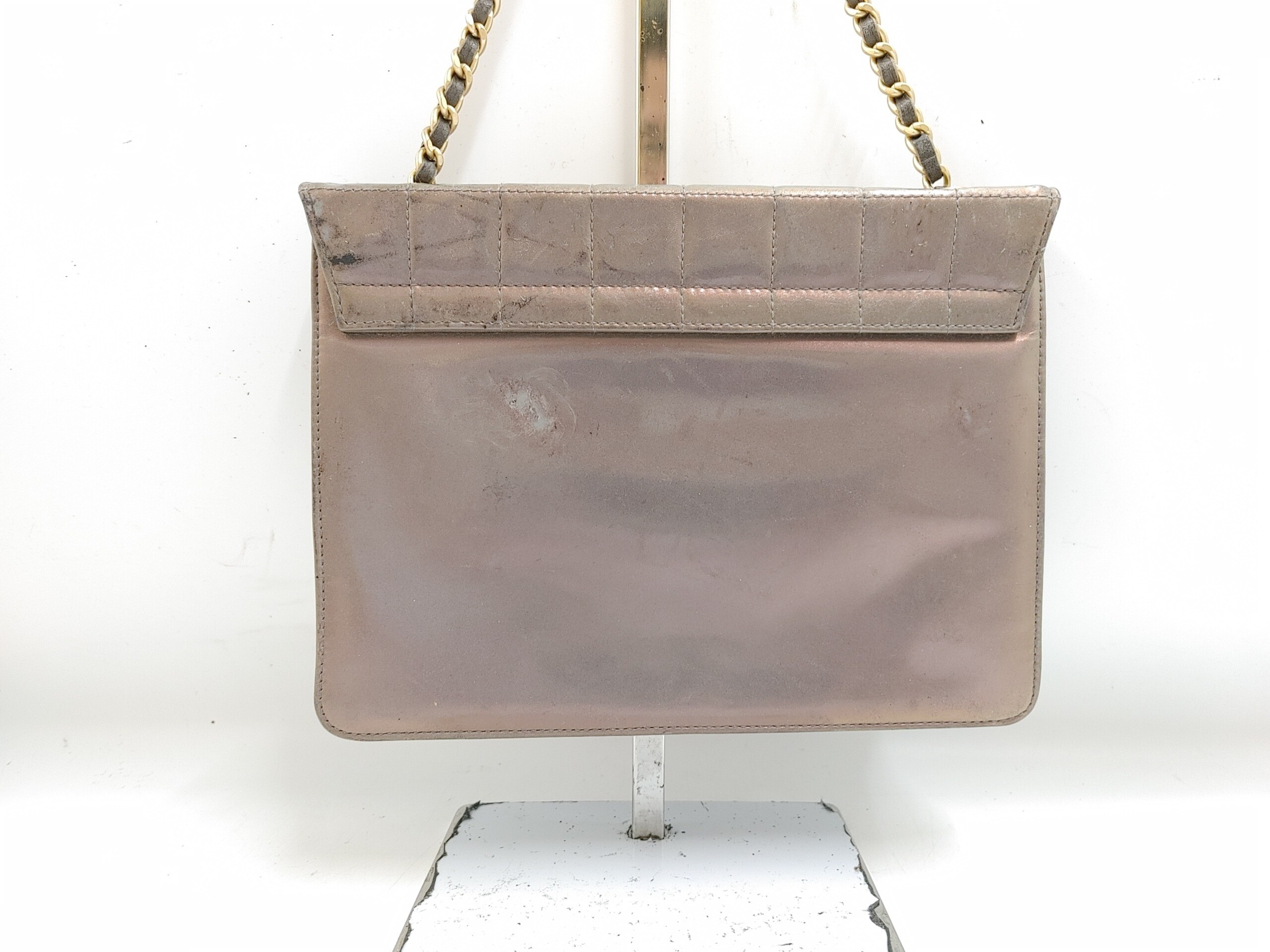 Chocolate bar chain handbag with sticker, item number 5803068, patent leather. — view 2